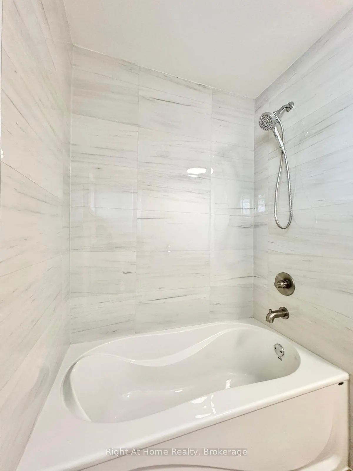Photo 14 of 221 First Road E, Hamilton, Rural Stoney Creek — HOMEH