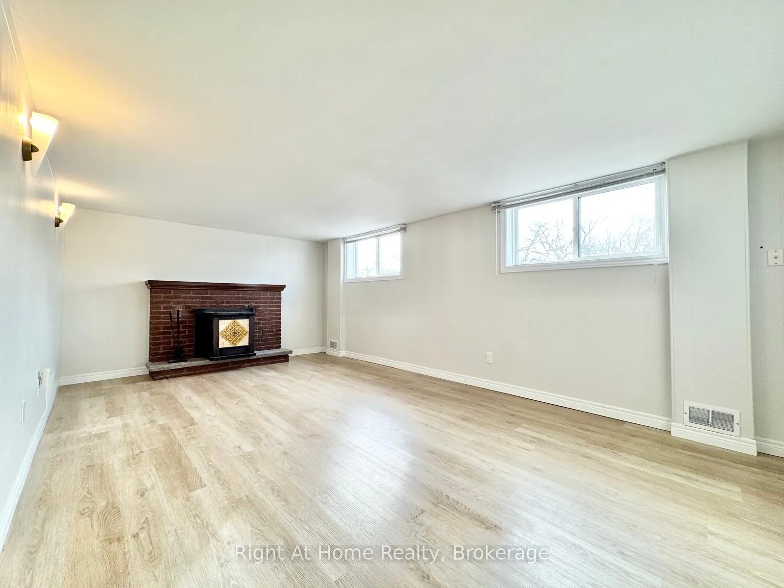 Photo 16 of 221 First Road E, Hamilton, Rural Stoney Creek — HOMEH