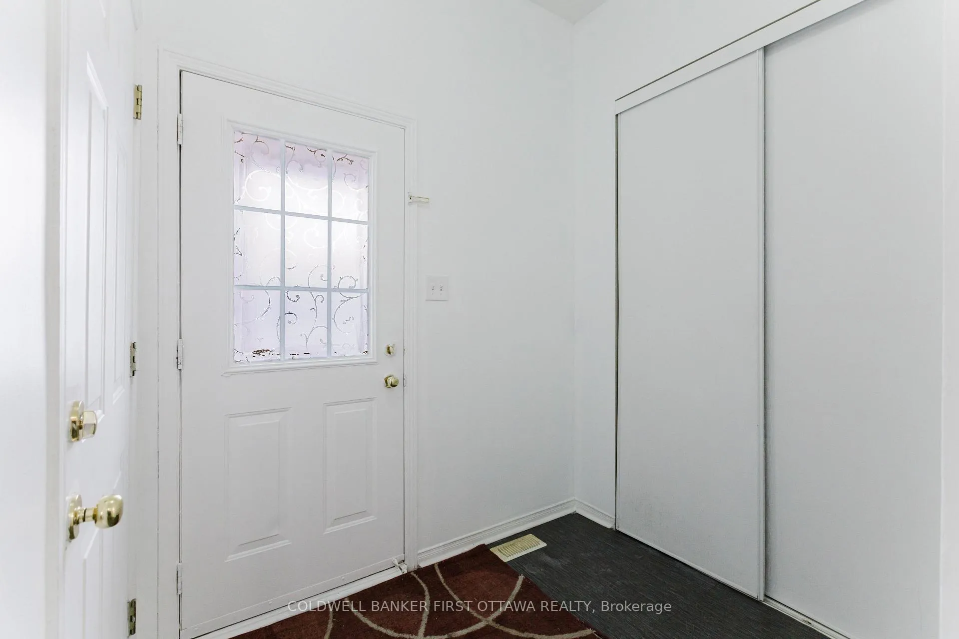 Photo 4 of 13 Villandry Street, Ottawa, Barrhaven East — HOMEH