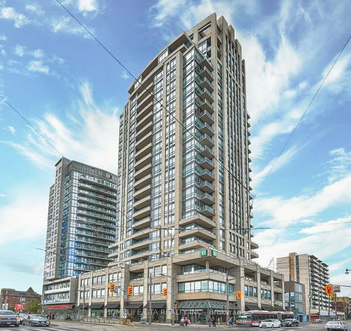 Front of Unit 809, 500 St Clair Avenue W