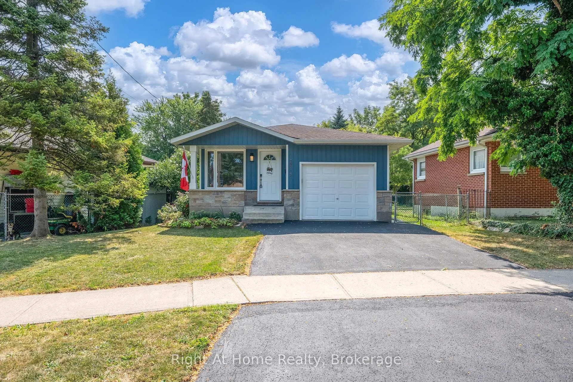 Photo 2 of 289 1/2 Pelham Road, St. Catharines, Rykert/Vansickle — HOMEH