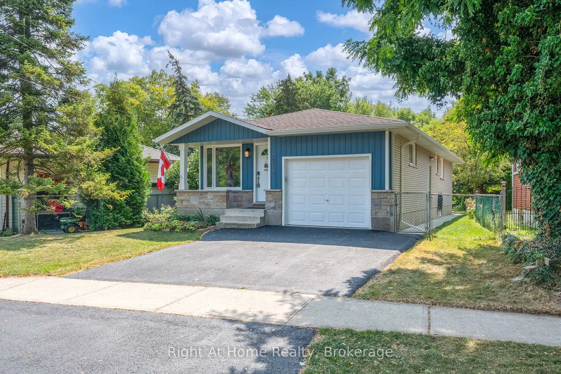 Photo 3 of 289 1/2 Pelham Road, St. Catharines, Rykert/Vansickle — HOMEH