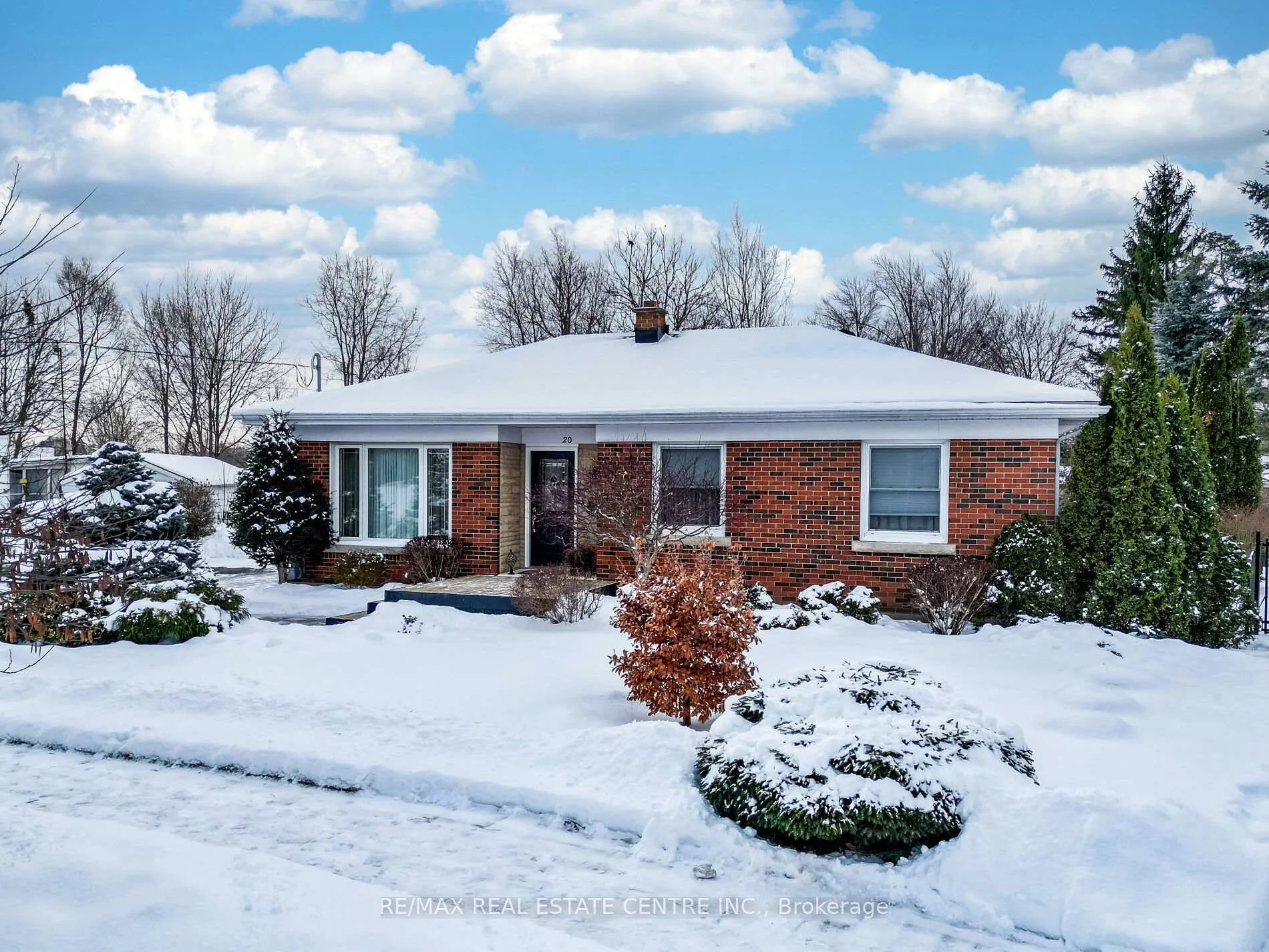 Photo 1 of 20 Hillier Crescent, Brantford — HOMEH