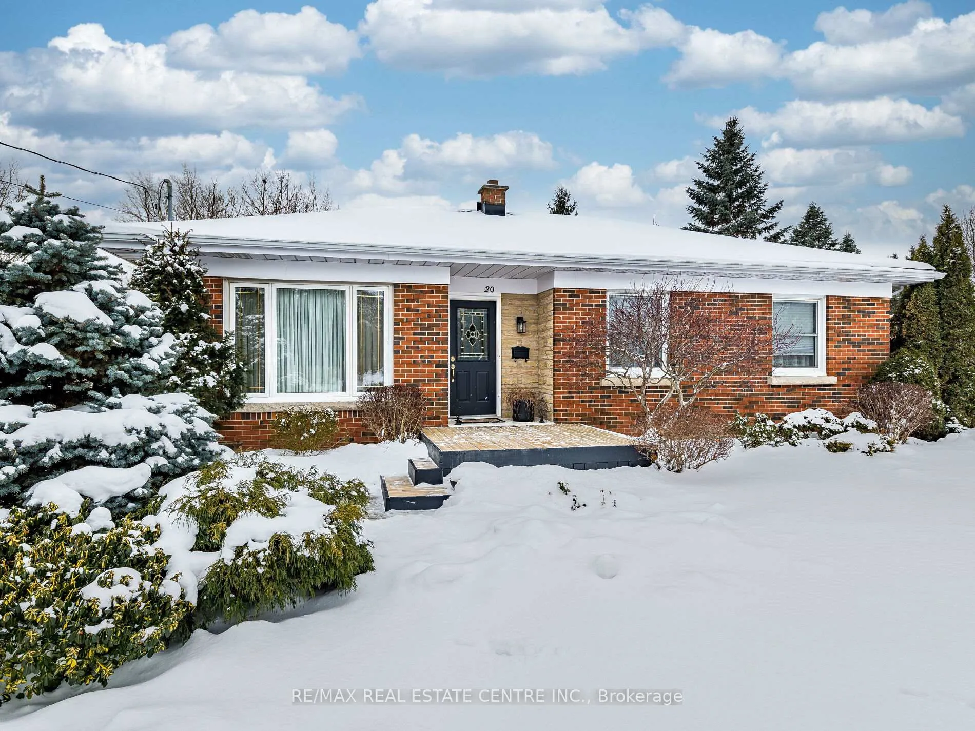 Photo 3 of 20 Hillier Crescent, Brantford — HOMEH