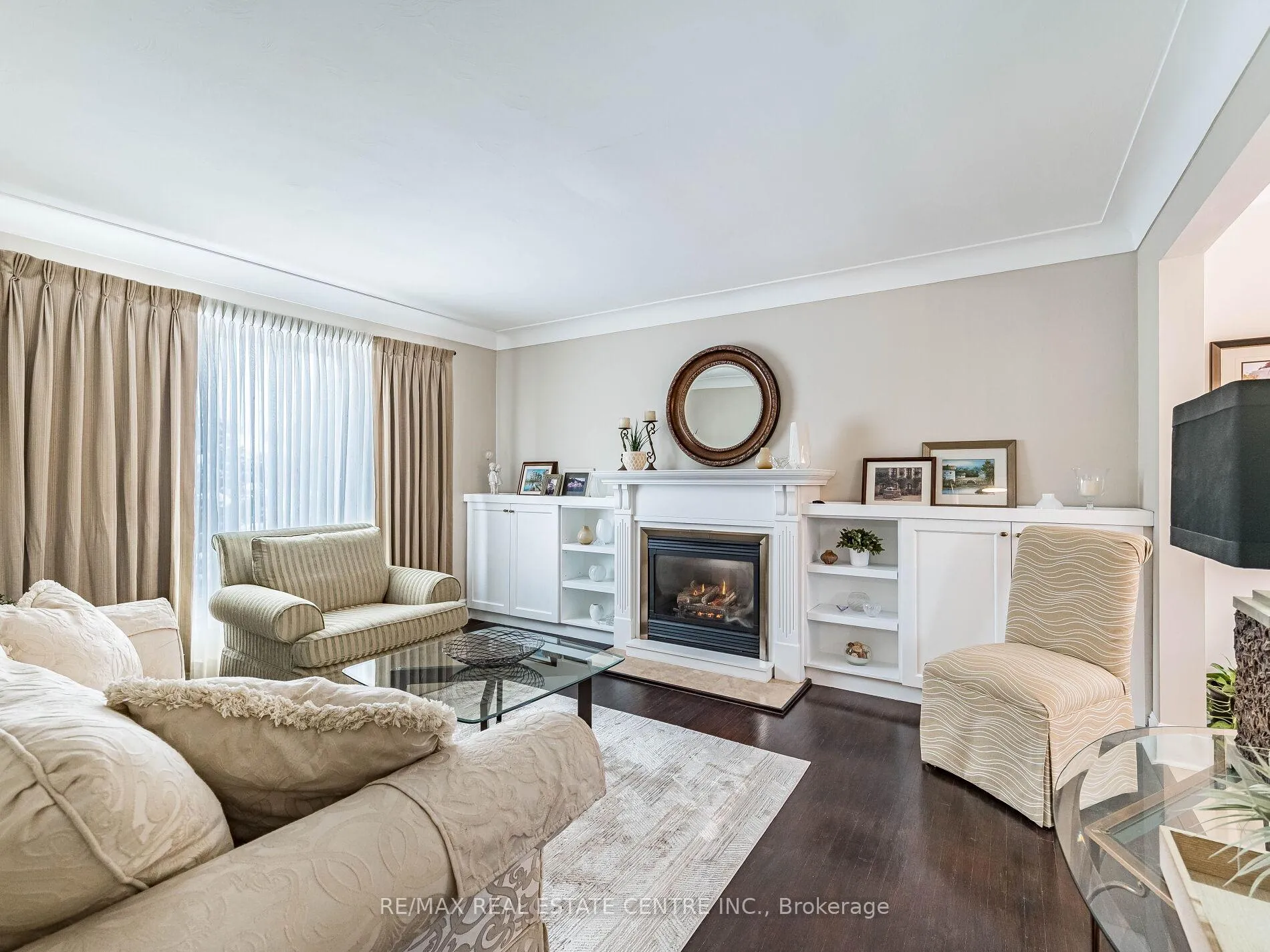 Photo 5 of 20 Hillier Crescent, Brantford — HOMEH