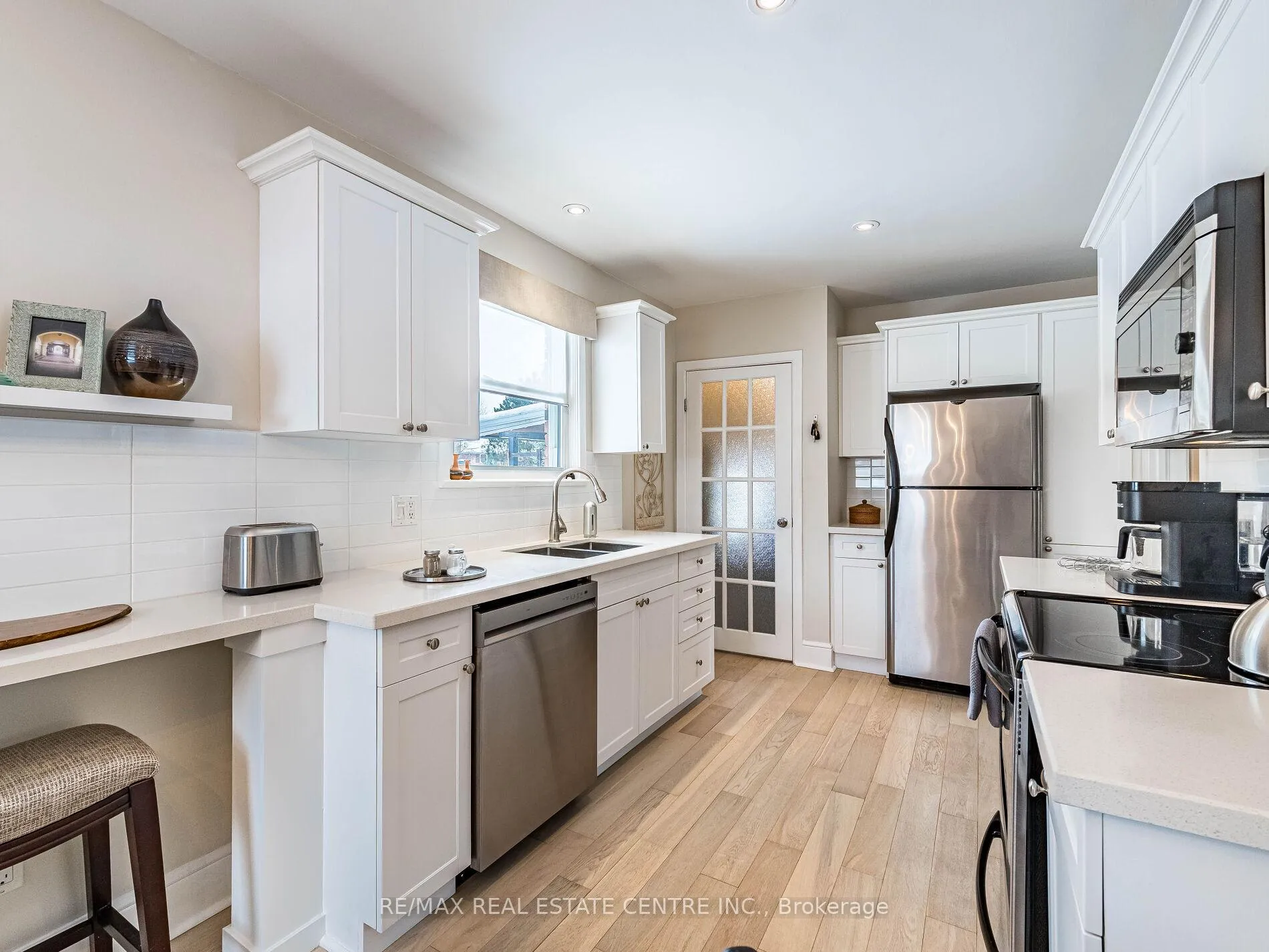 Photo 10 of 20 Hillier Crescent, Brantford — HOMEH