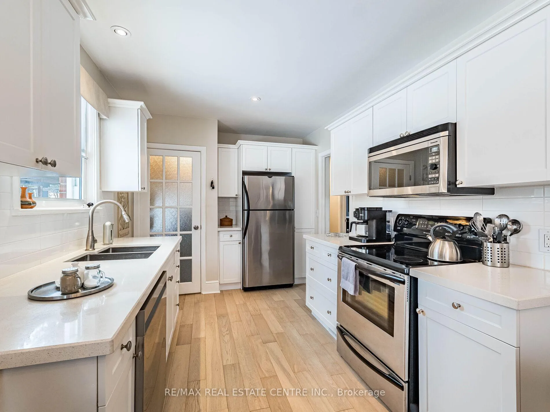 Photo 12 of 20 Hillier Crescent, Brantford — HOMEH