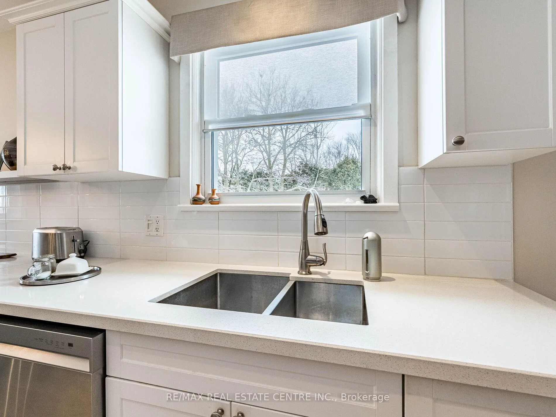Photo 14 of 20 Hillier Crescent, Brantford — HOMEH