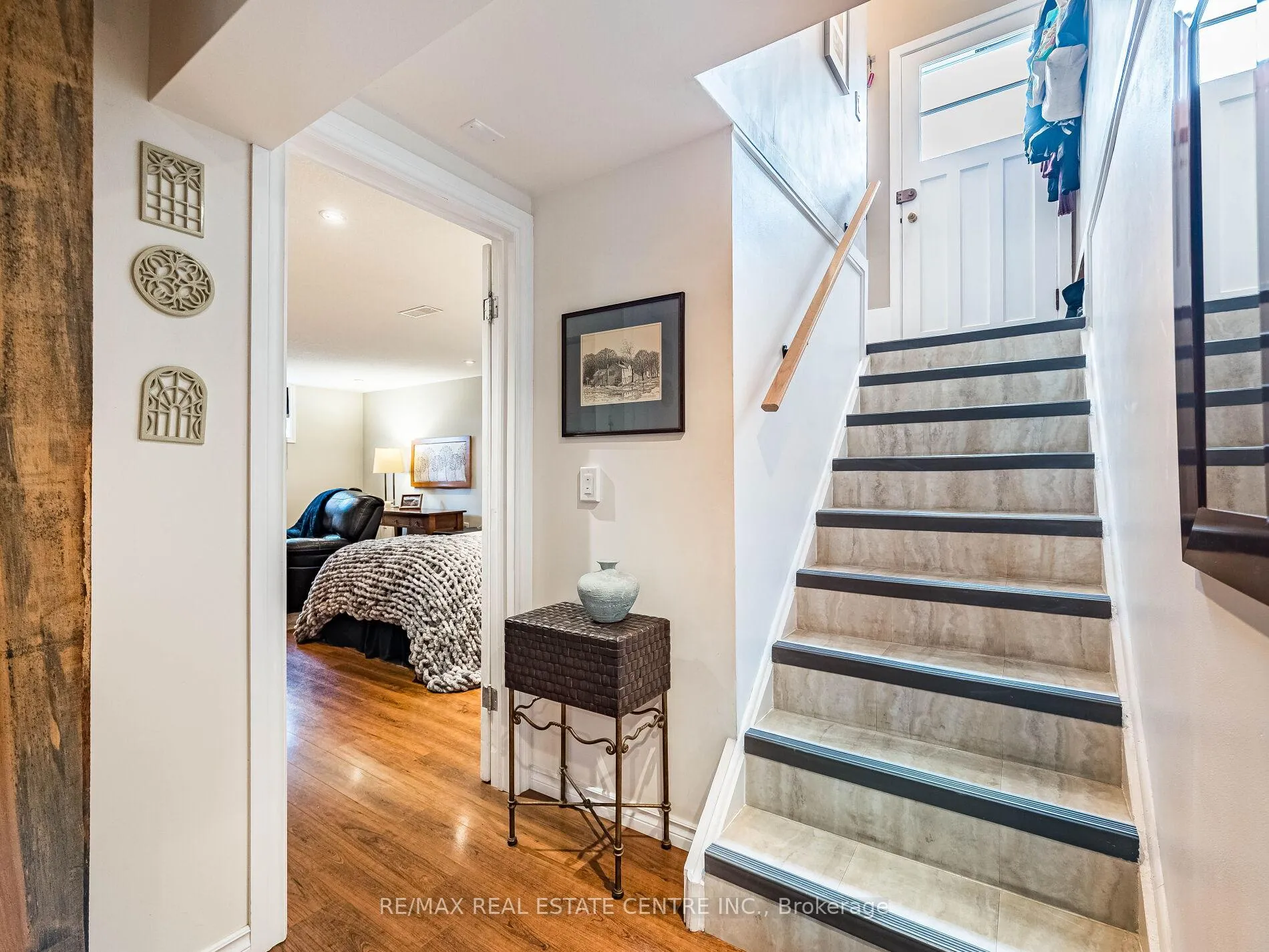 Photo 25 of 20 Hillier Crescent, Brantford — HOMEH