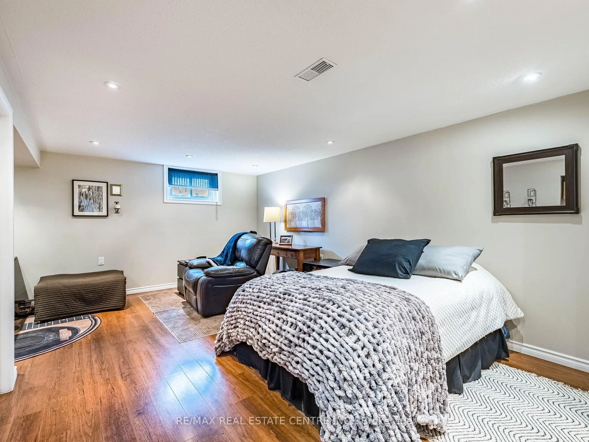Photo 28 of 20 Hillier Crescent, Brantford — HOMEH