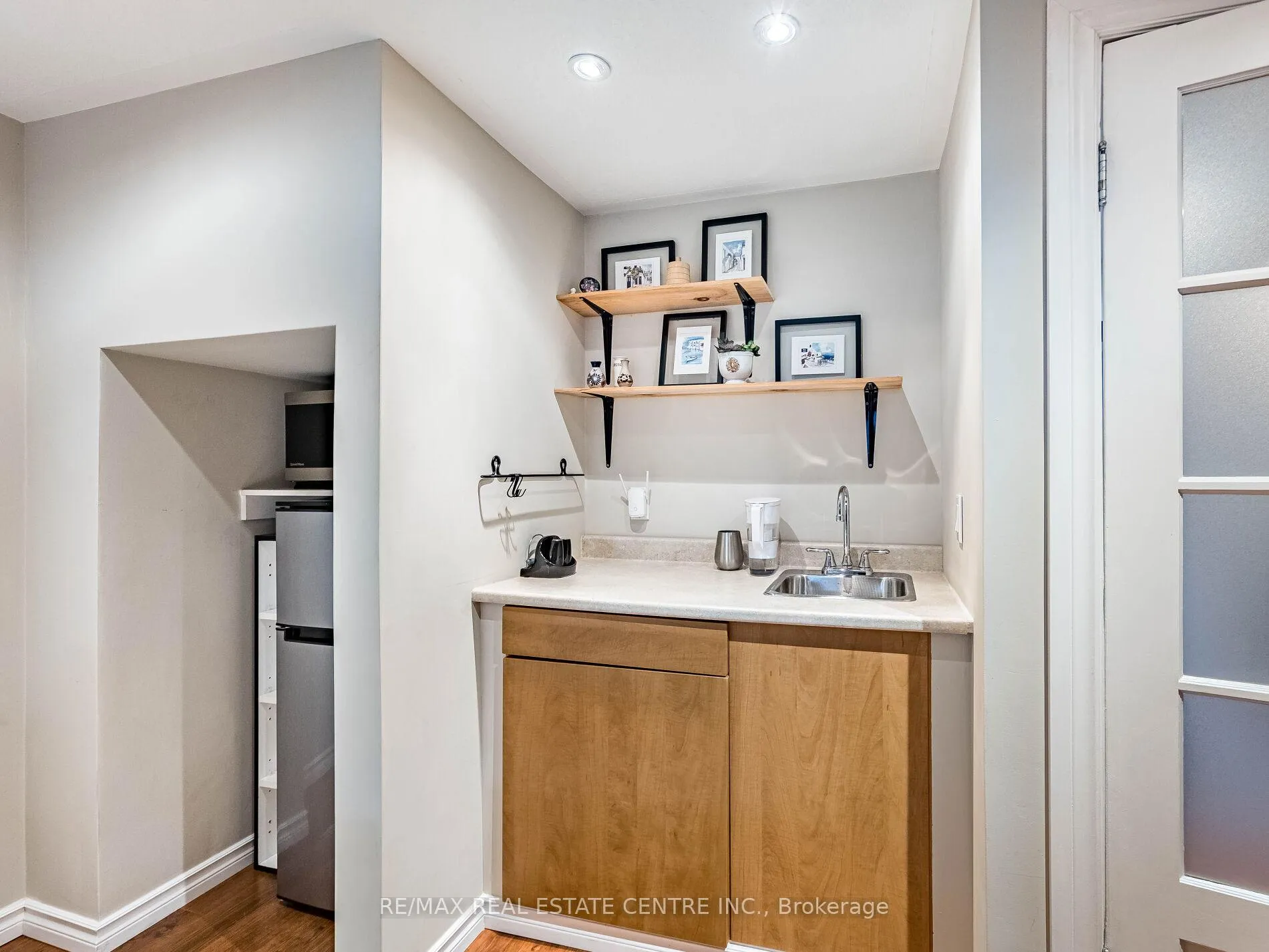 Photo 30 of 20 Hillier Crescent, Brantford — HOMEH