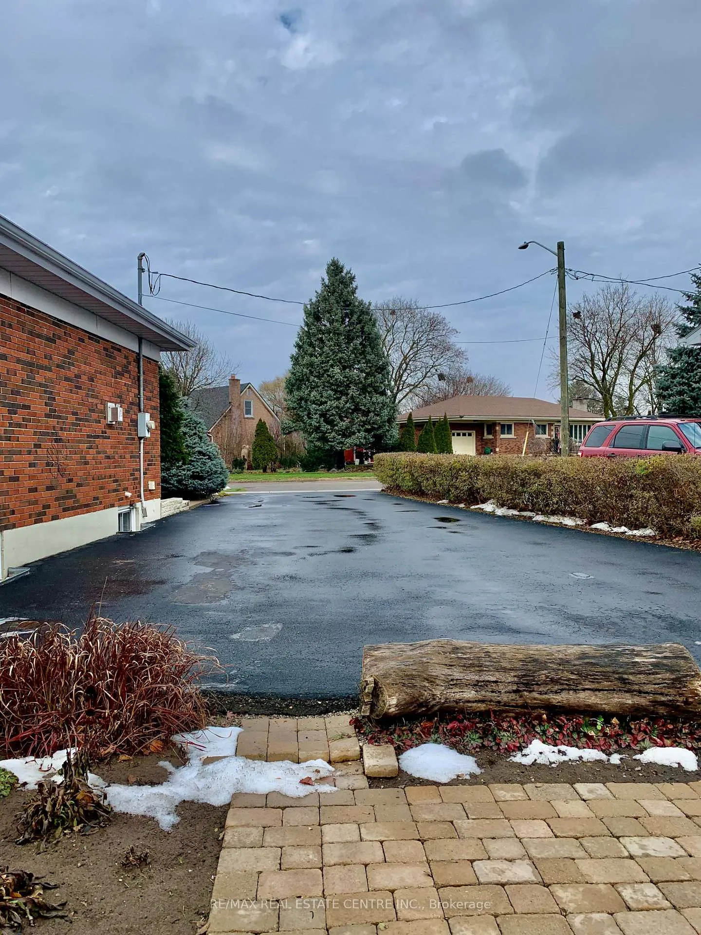 Photo 45 of 20 Hillier Crescent, Brantford — HOMEH