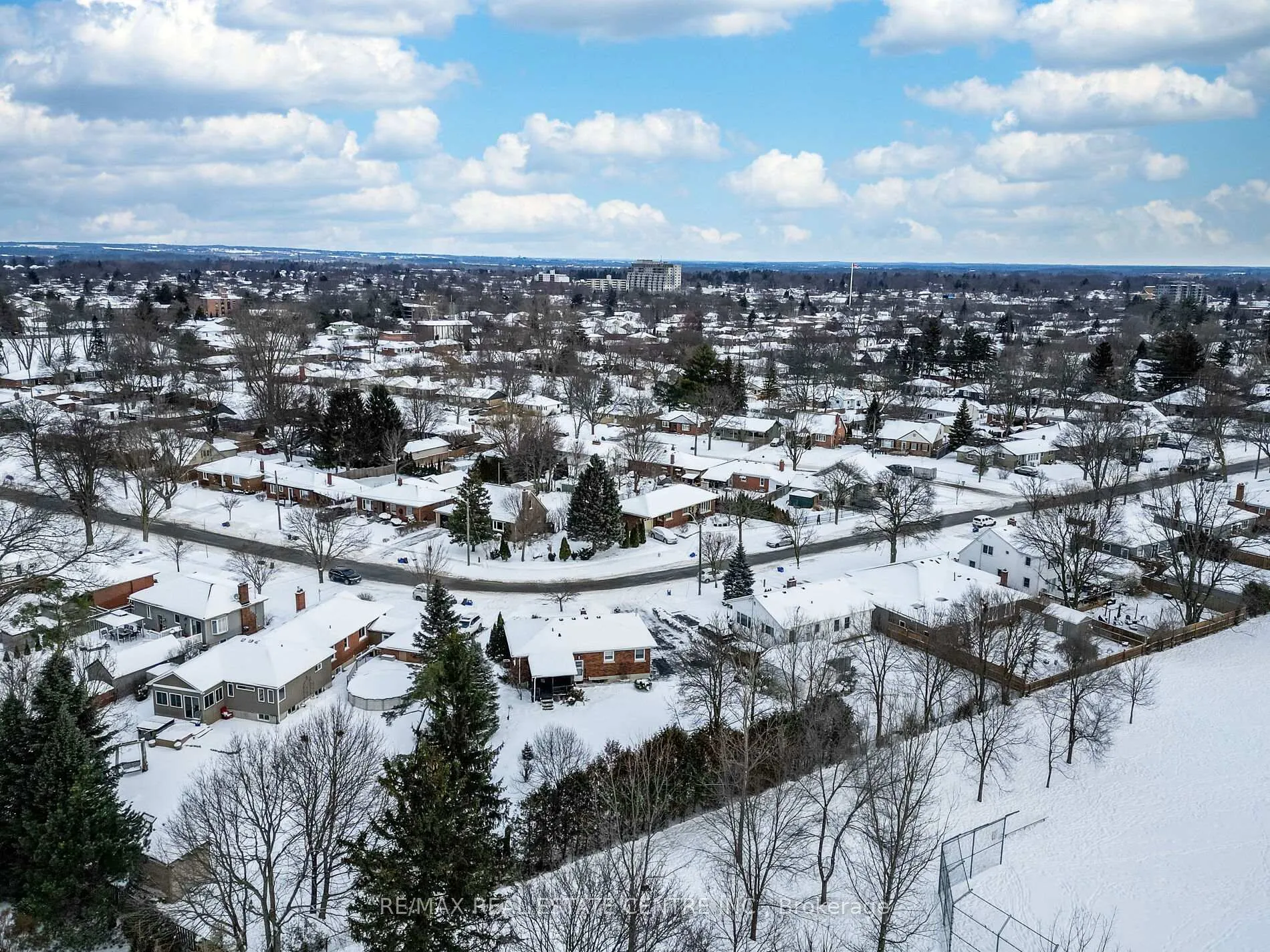 Photo 46 of 20 Hillier Crescent, Brantford — HOMEH