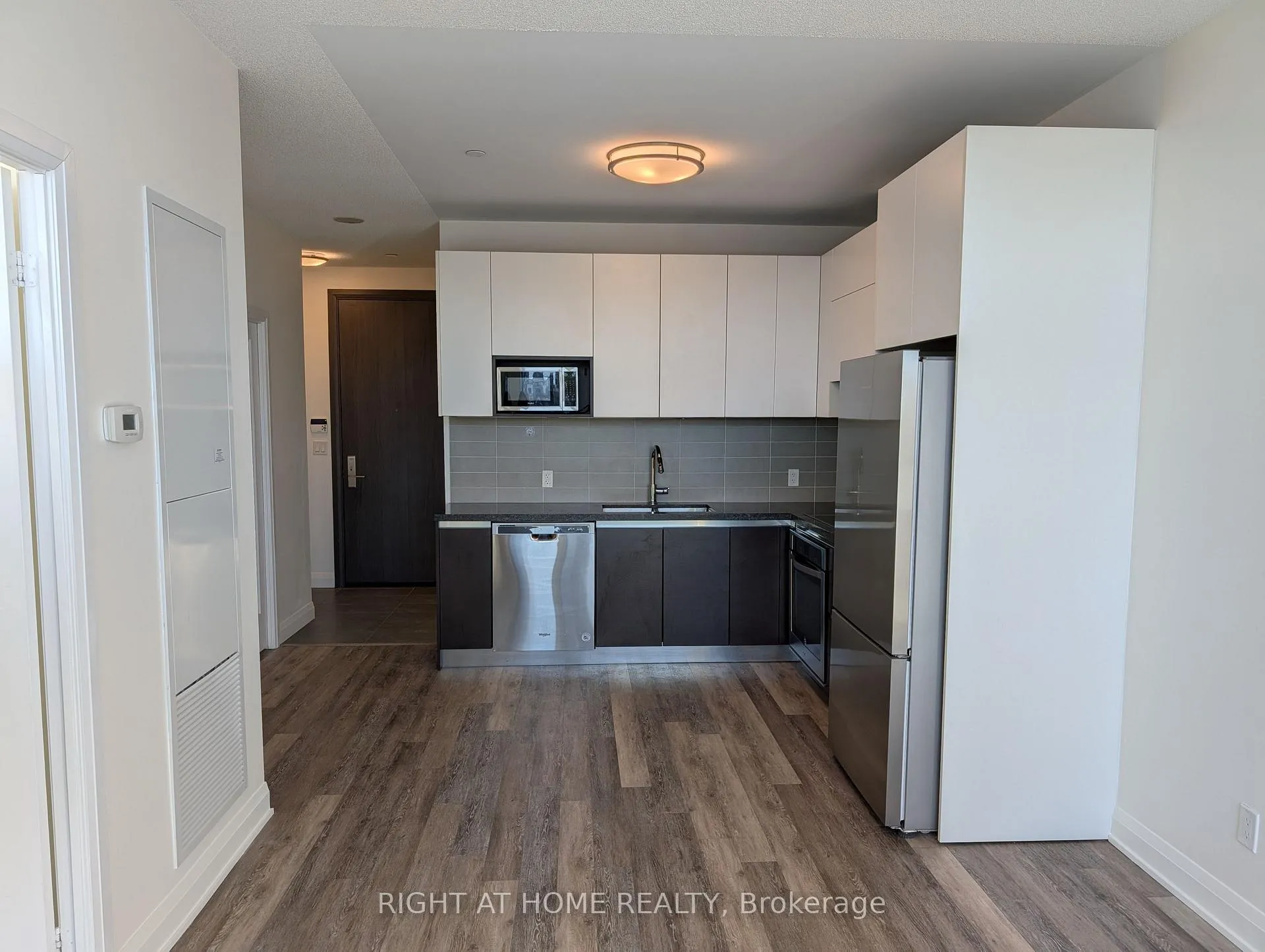 Photo 2 of Unit 812, 15 Water Walk Drive, Markham, Unionville — HOMEH