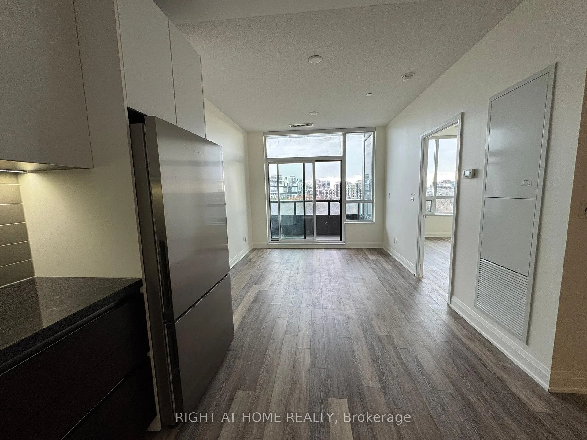 Photo 3 of Unit 812, 15 Water Walk Drive, Markham, Unionville — HOMEH