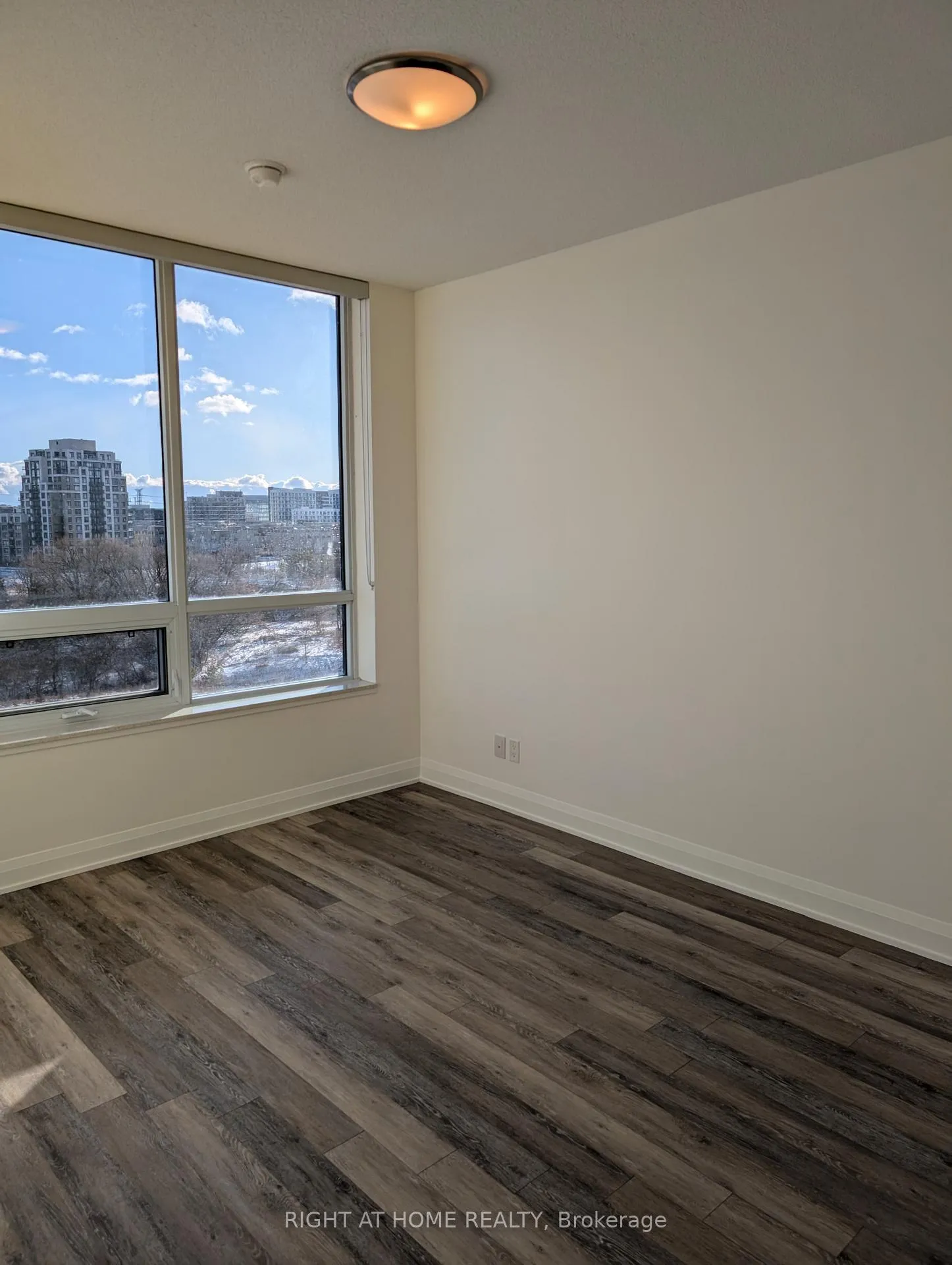 Photo 5 of Unit 812, 15 Water Walk Drive, Markham, Unionville — HOMEH