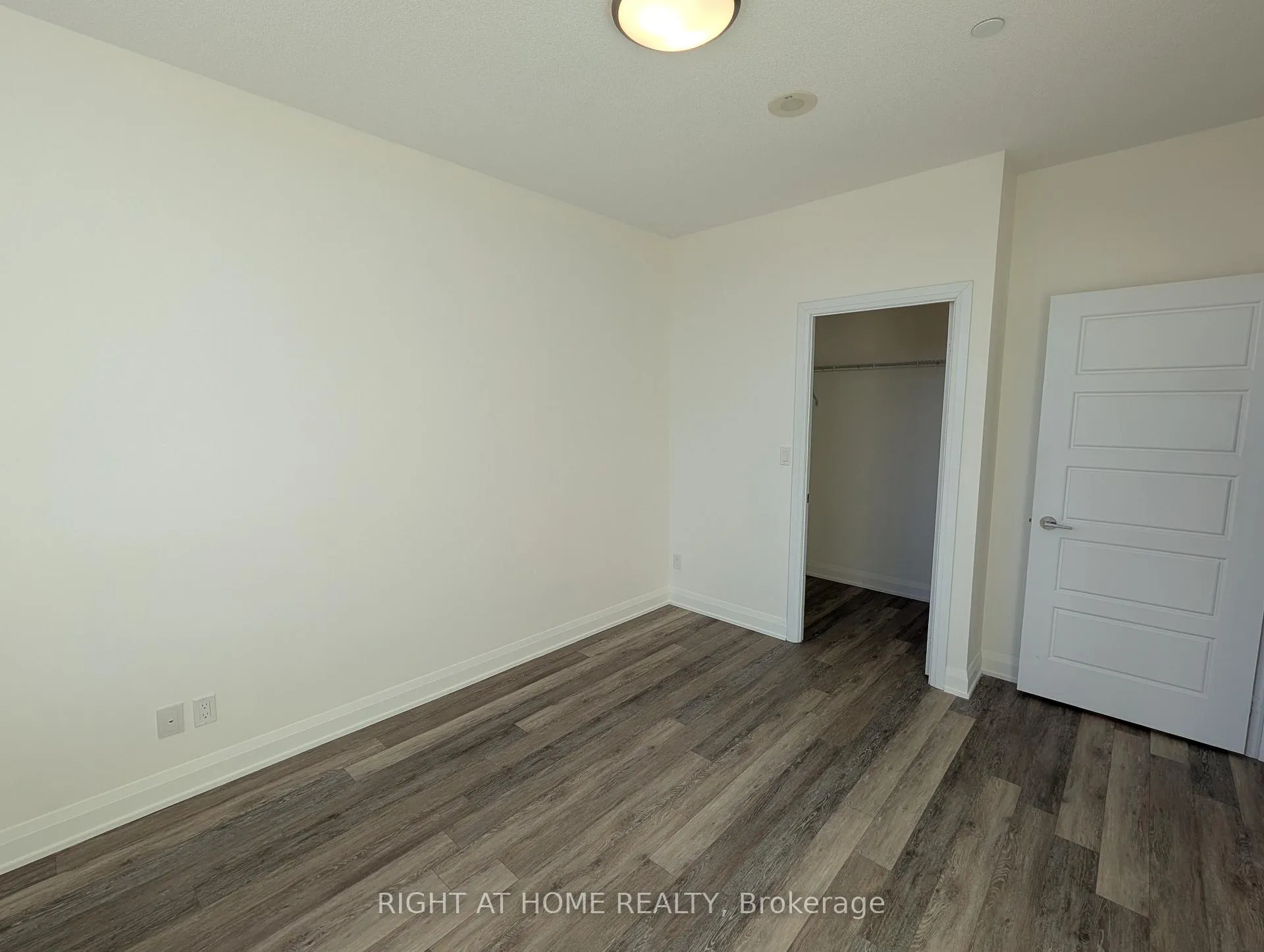 Photo 6 of Unit 812, 15 Water Walk Drive, Markham, Unionville — HOMEH