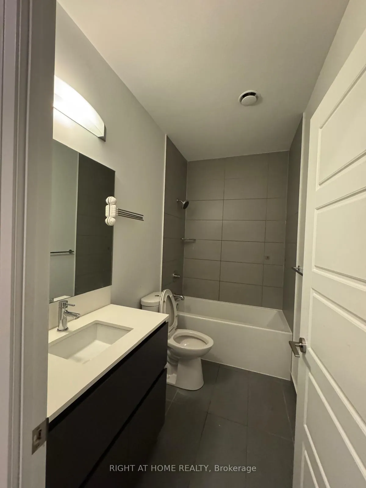 Photo 8 of Unit 812, 15 Water Walk Drive, Markham, Unionville — HOMEH