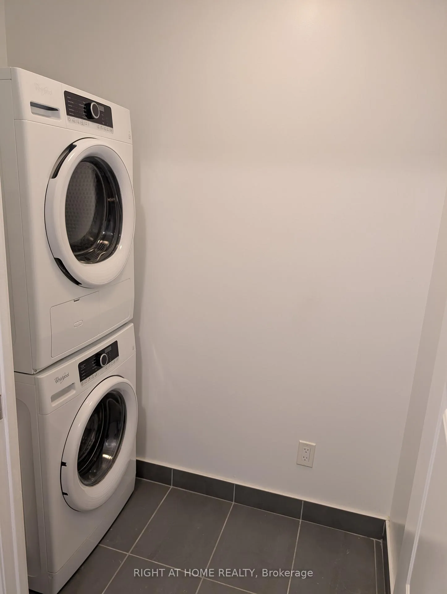 Photo 9 of Unit 812, 15 Water Walk Drive, Markham, Unionville — HOMEH