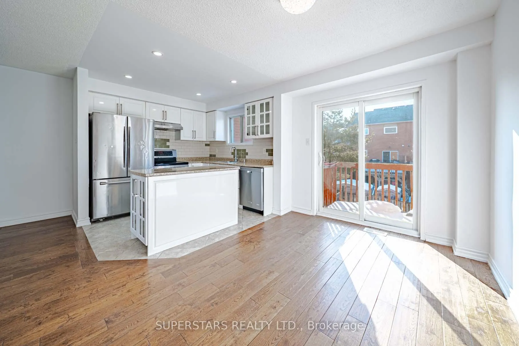 Photo 3 of 99 Roseheath Drive, Vaughan, Maple — HOMEH