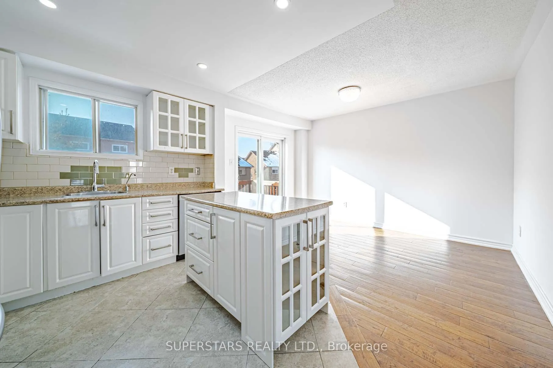Photo 5 of 99 Roseheath Drive, Vaughan, Maple — HOMEH