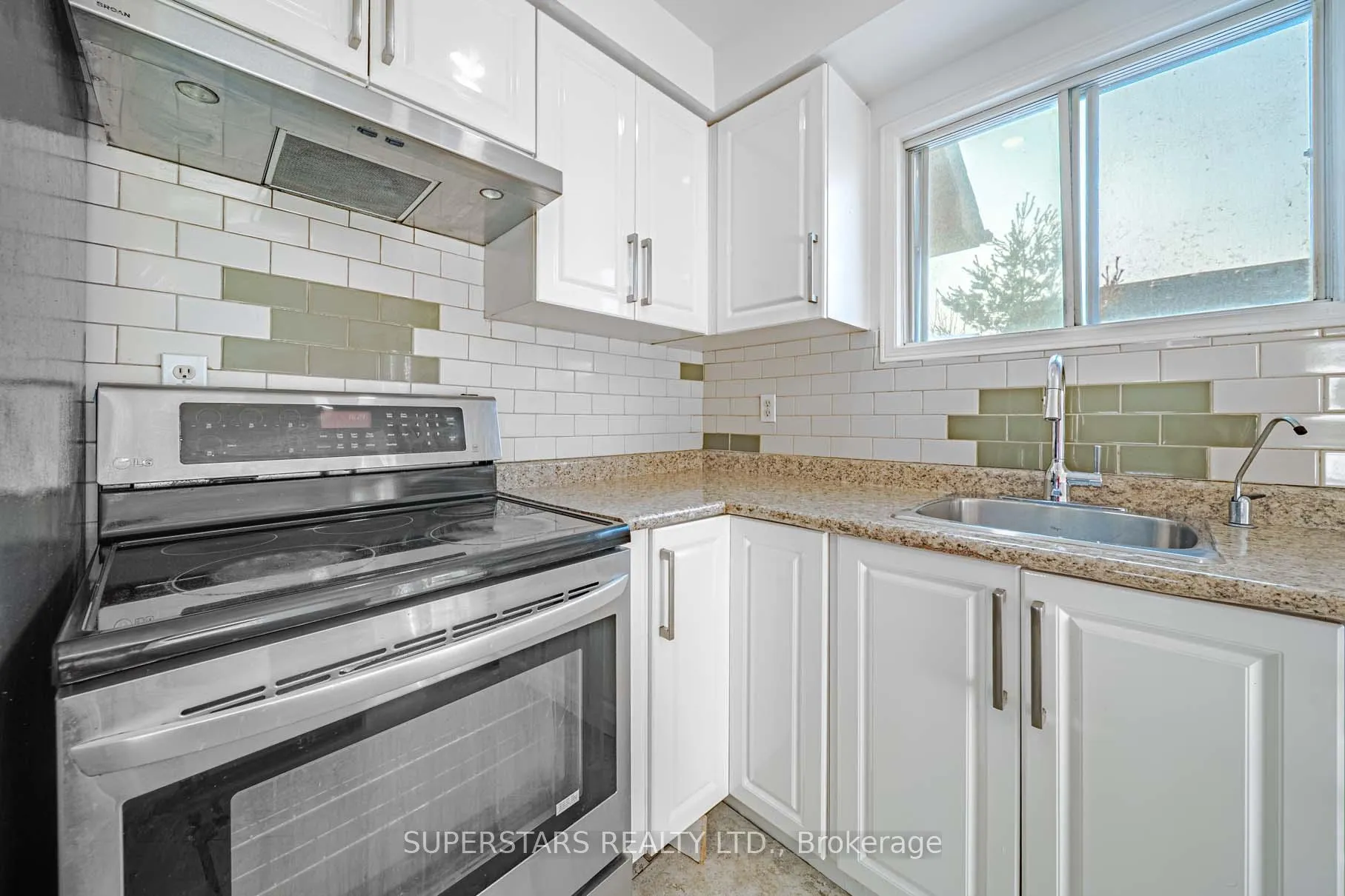 Photo 6 of 99 Roseheath Drive, Vaughan, Maple — HOMEH