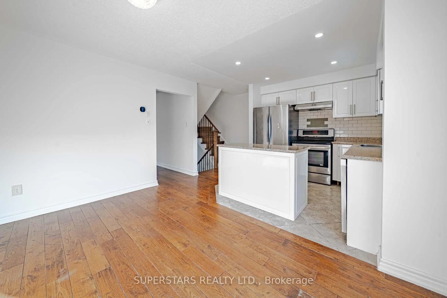 Photo 7 of 99 Roseheath Drive, Vaughan, Maple — HOMEH
