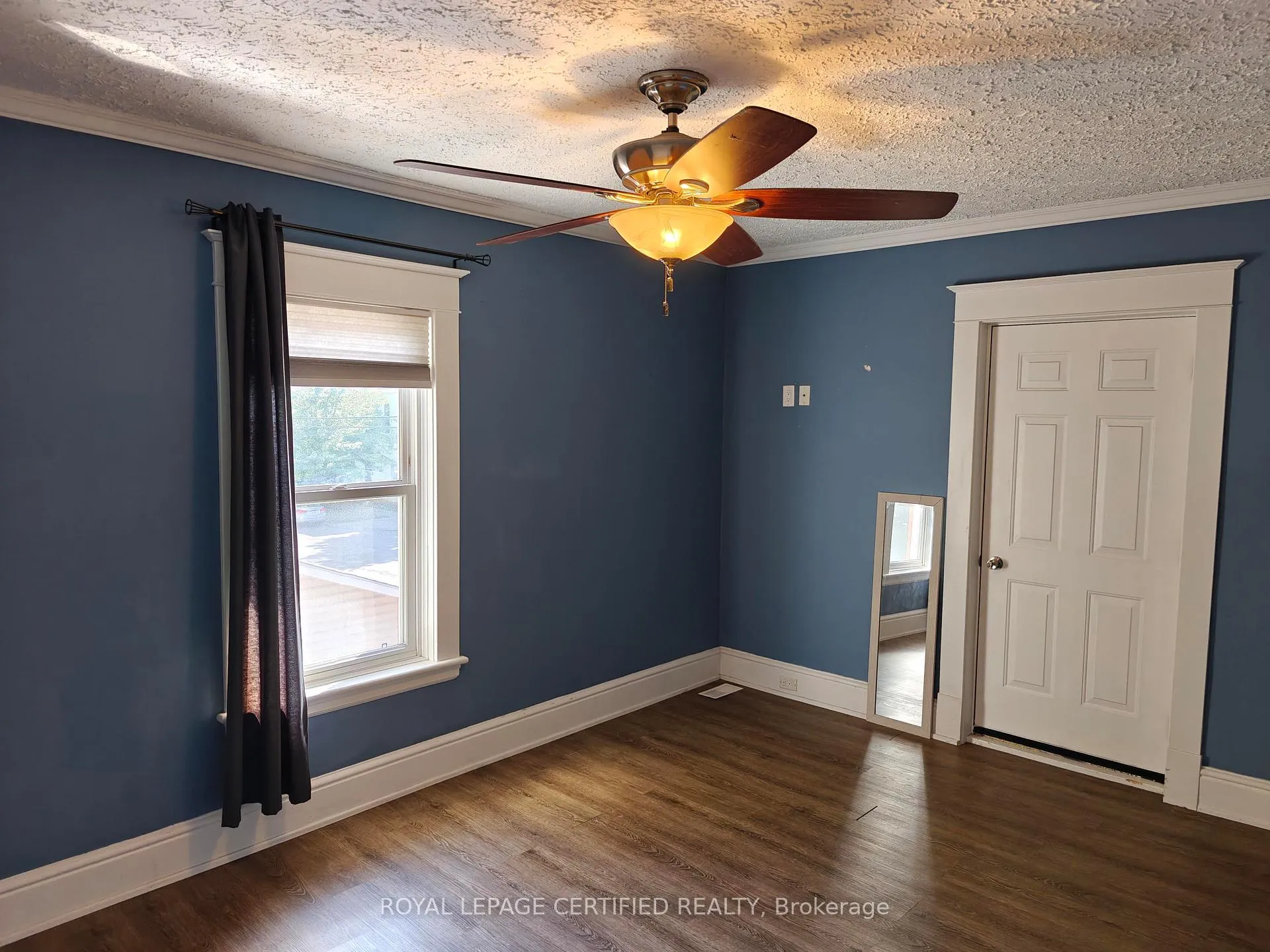 Photo 10 of 237 Park Avenue, Brantford — HOMEH