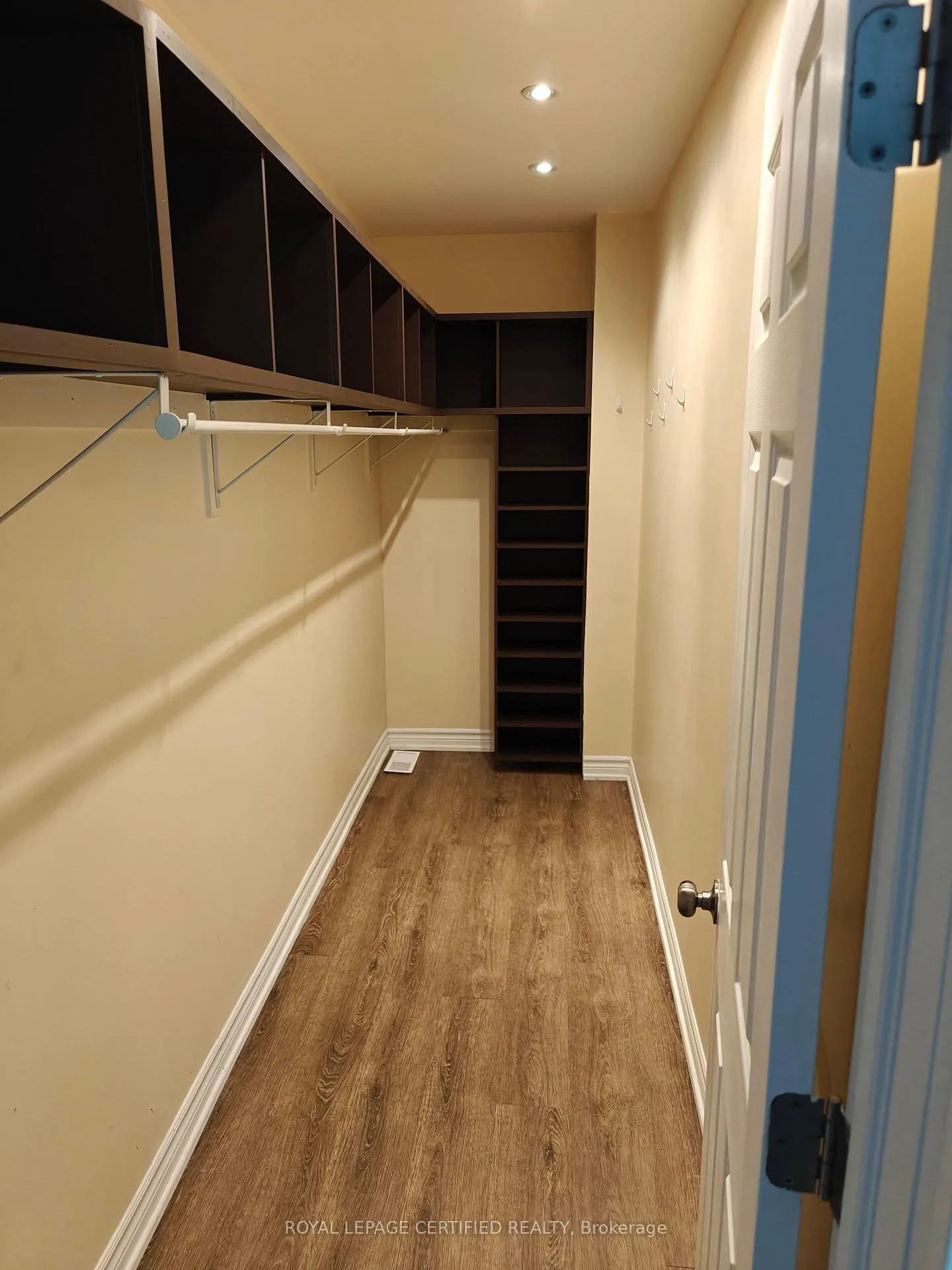 Photo 11 of 237 Park Avenue, Brantford — HOMEH