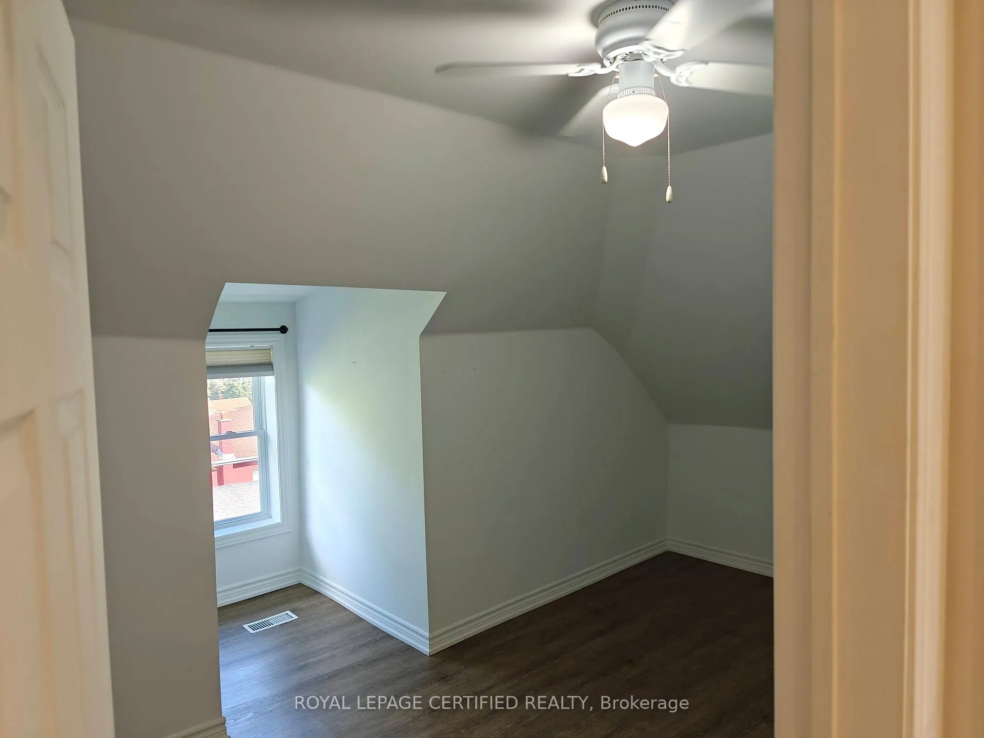Photo 13 of 237 Park Avenue, Brantford — HOMEH