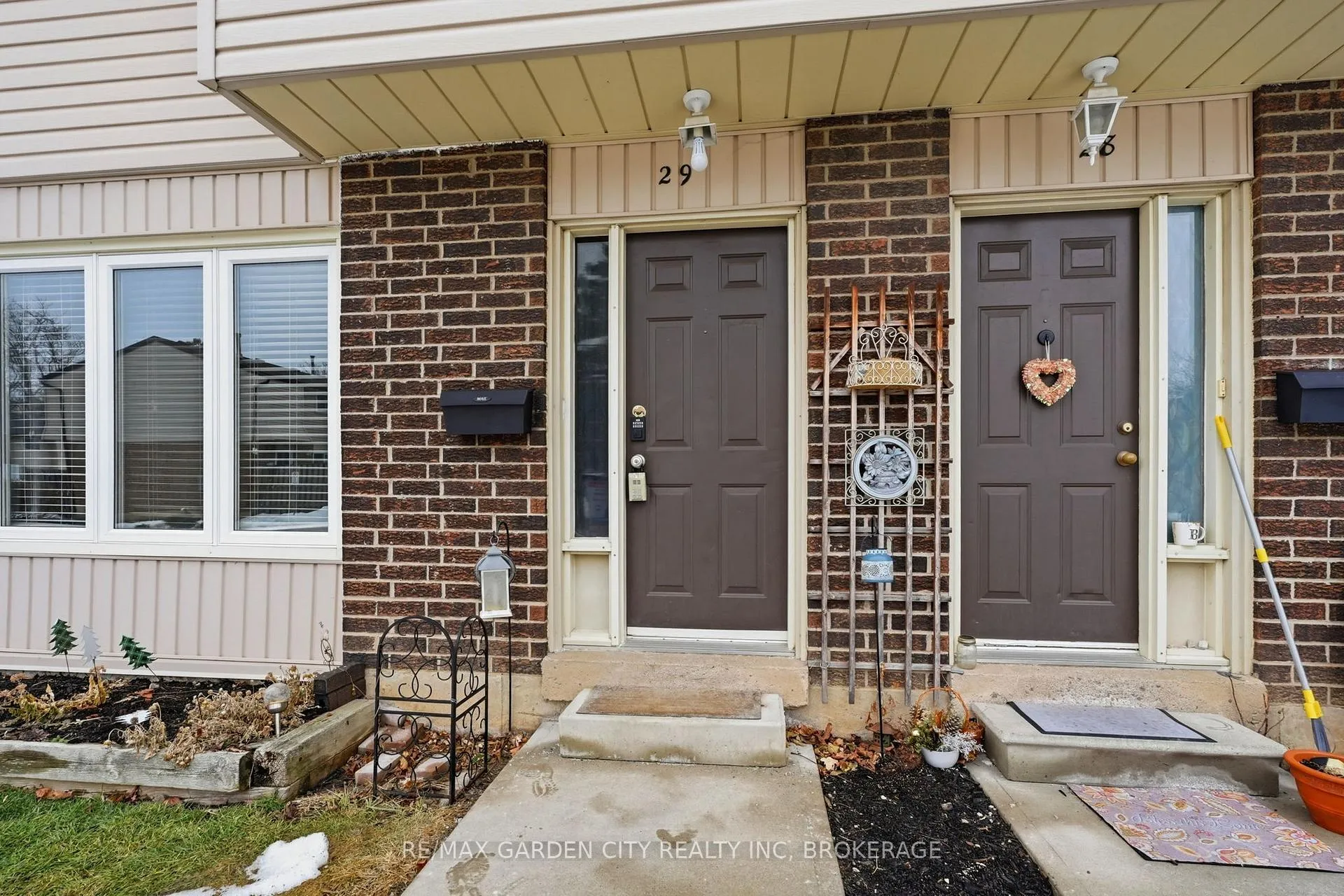 Photo 2 of Unit 29, 2 Weiden Street, St. Catharines, Bunting/Linwell — HOMEH