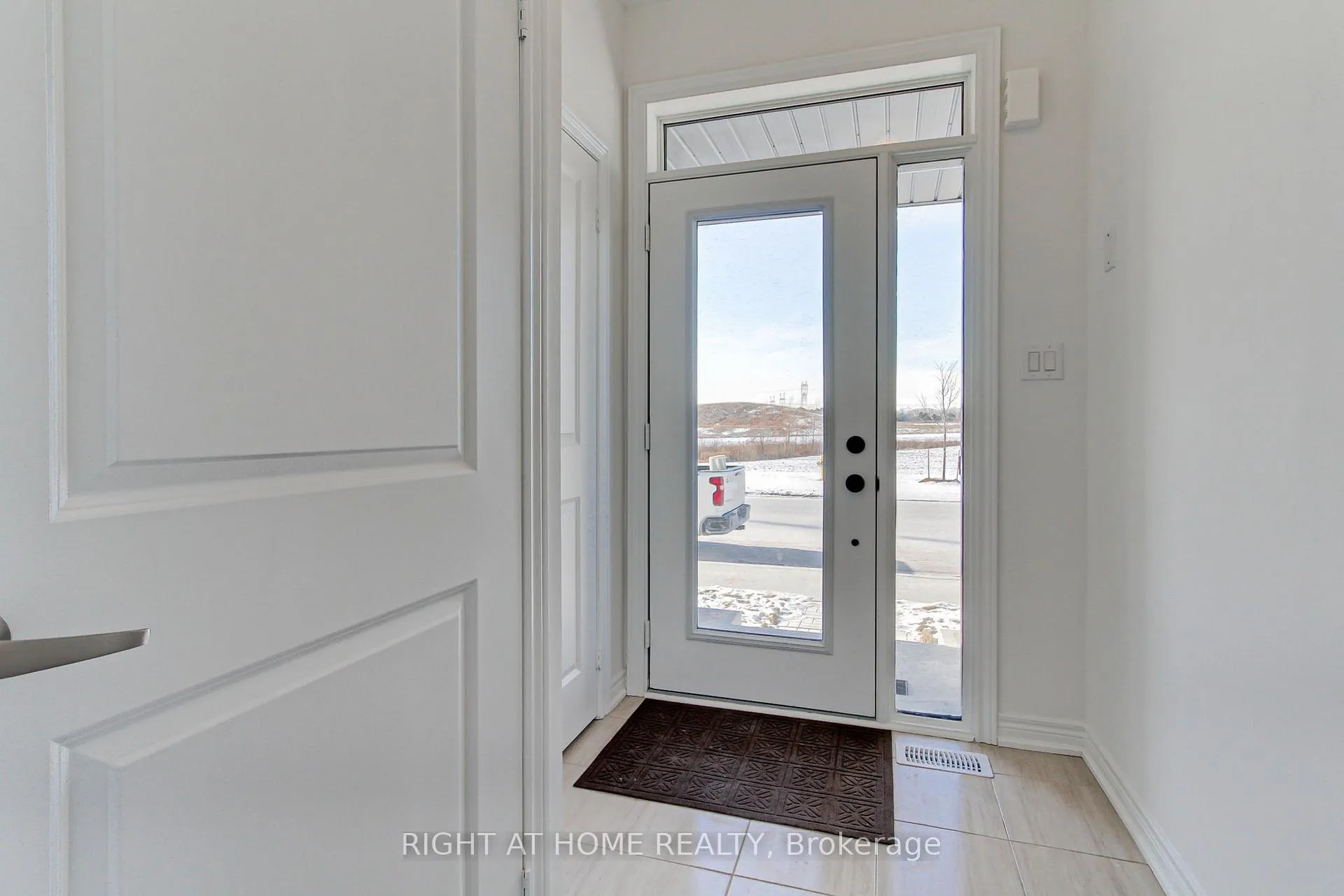 Photo 4 of 10173 Huntington Road, Vaughan, Kleinburg — HOMEH