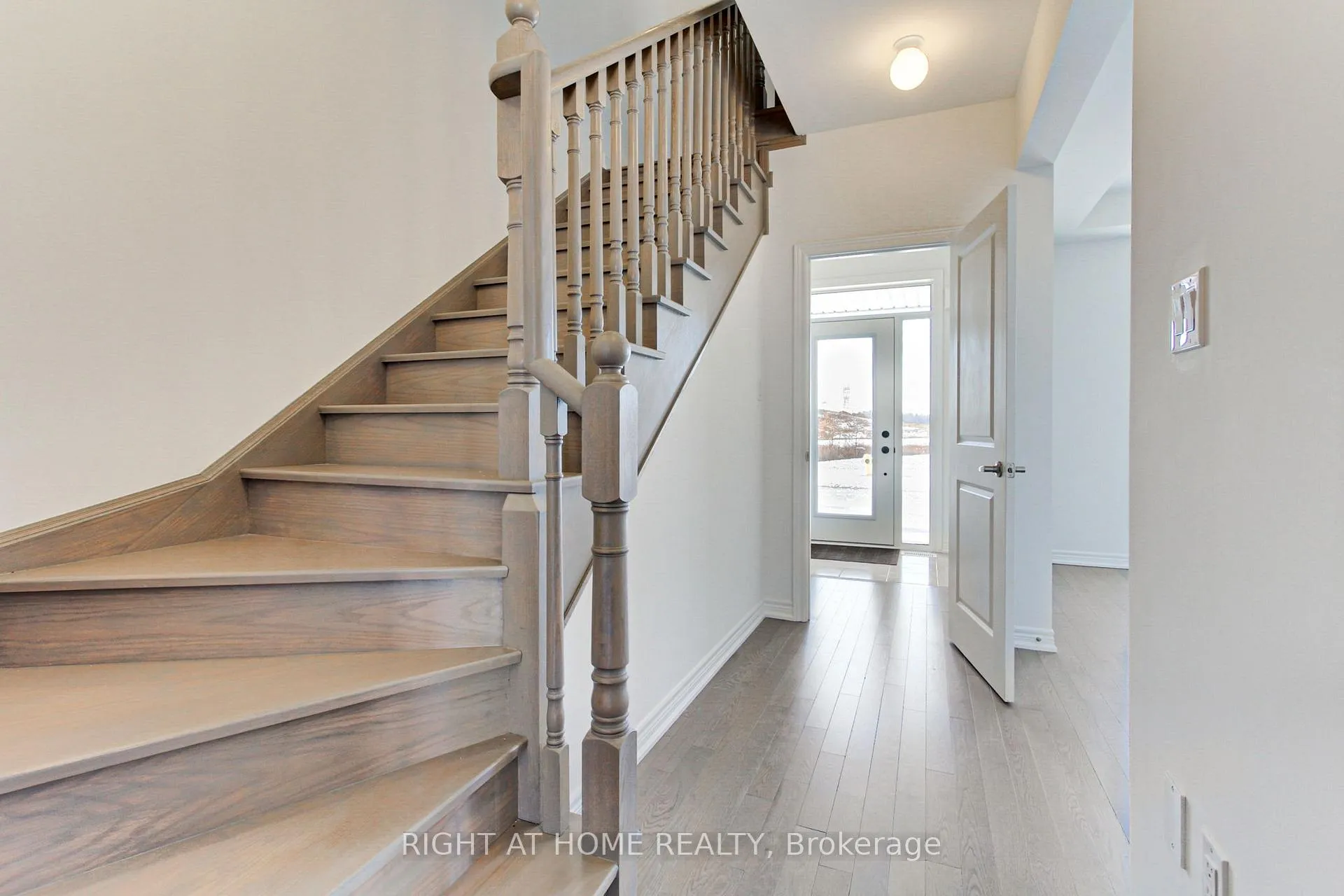 Photo 5 of 10173 Huntington Road, Vaughan, Kleinburg — HOMEH