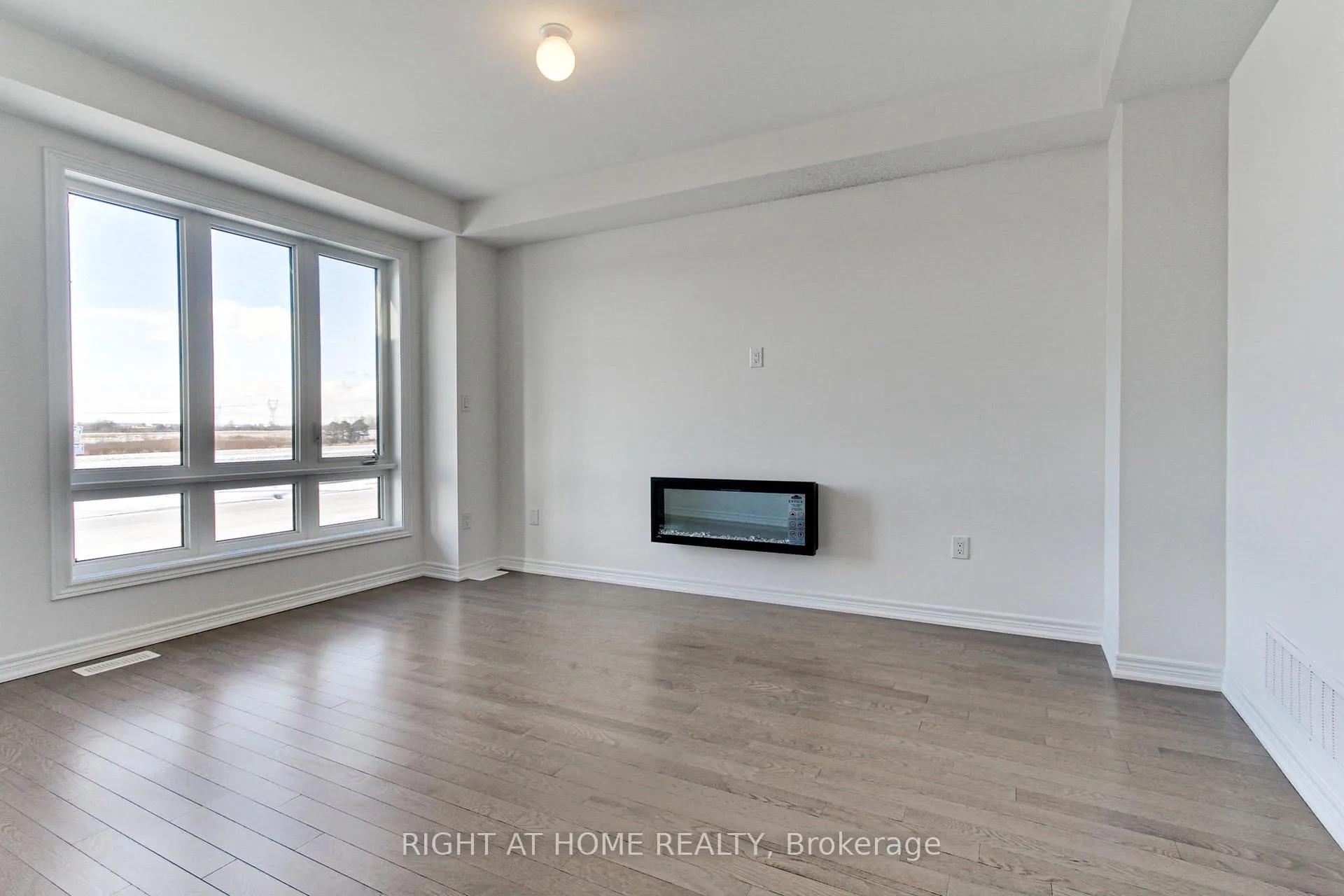 Photo 6 of 10173 Huntington Road, Vaughan, Kleinburg — HOMEH