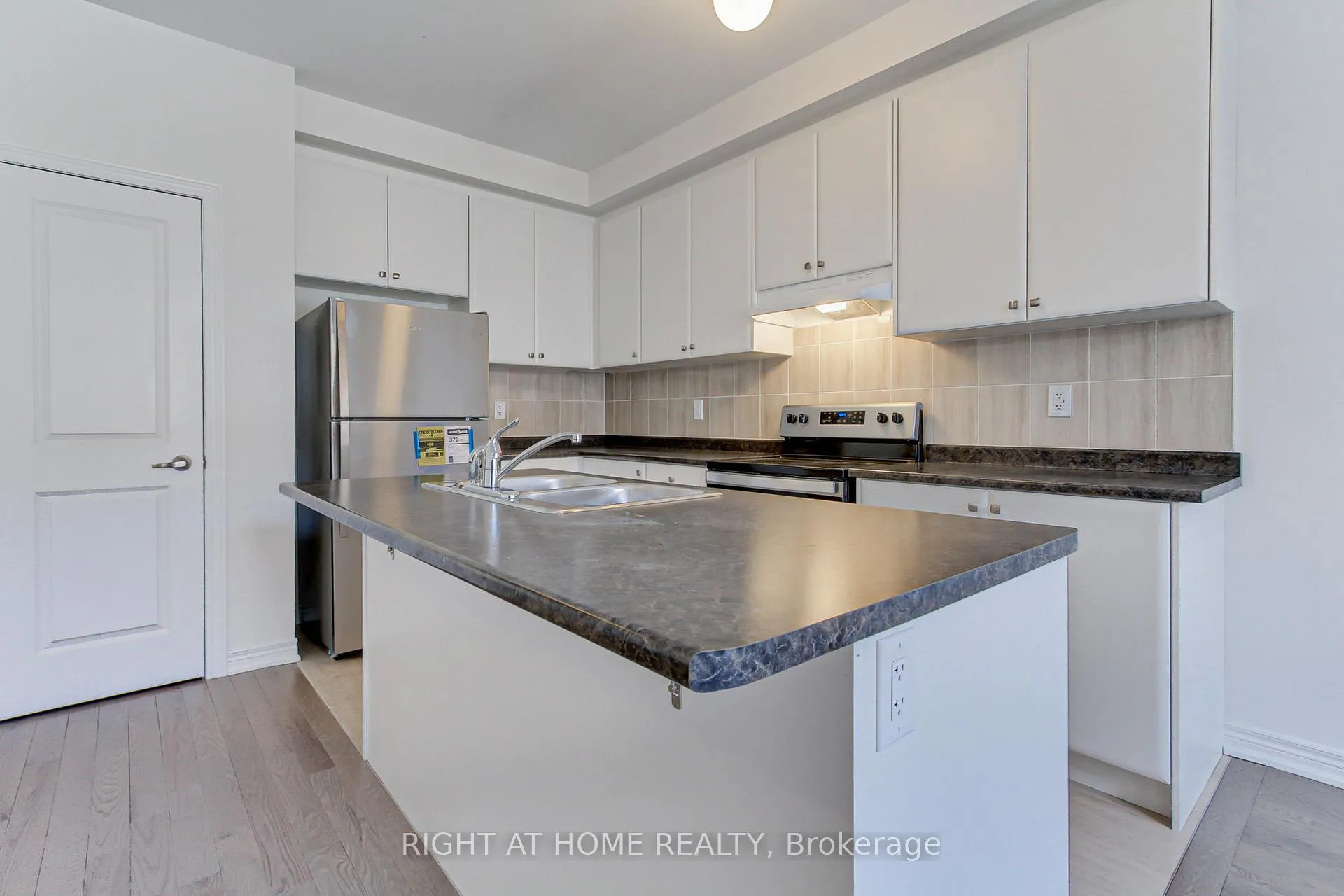 Photo 11 of 10173 Huntington Road, Vaughan, Kleinburg — HOMEH