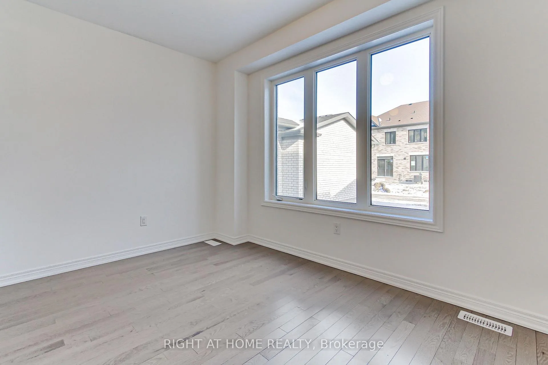 Photo 17 of 10173 Huntington Road, Vaughan, Kleinburg — HOMEH