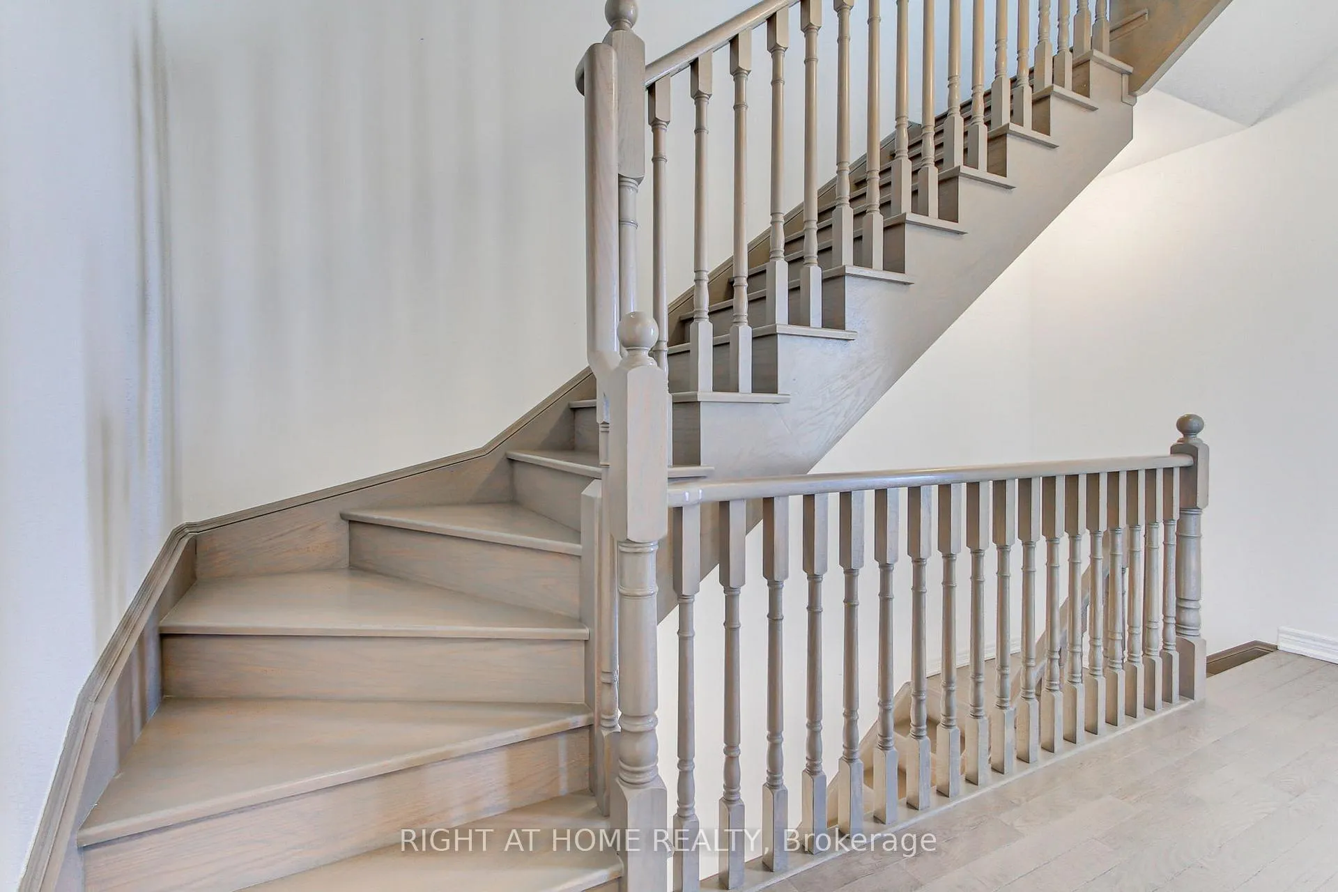 Photo 23 of 10173 Huntington Road, Vaughan, Kleinburg — HOMEH