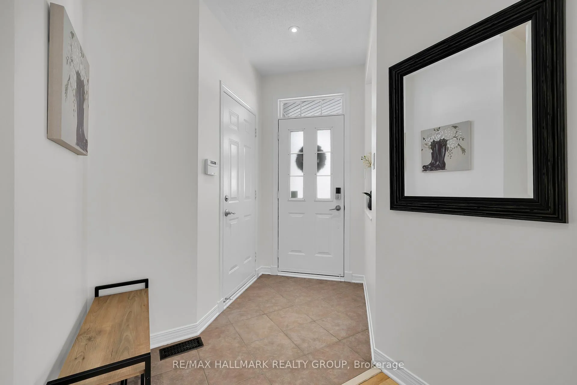 Photo 3 of 7 Rodeo Drive, Ottawa, Barrhaven - Longfields — HOMEH