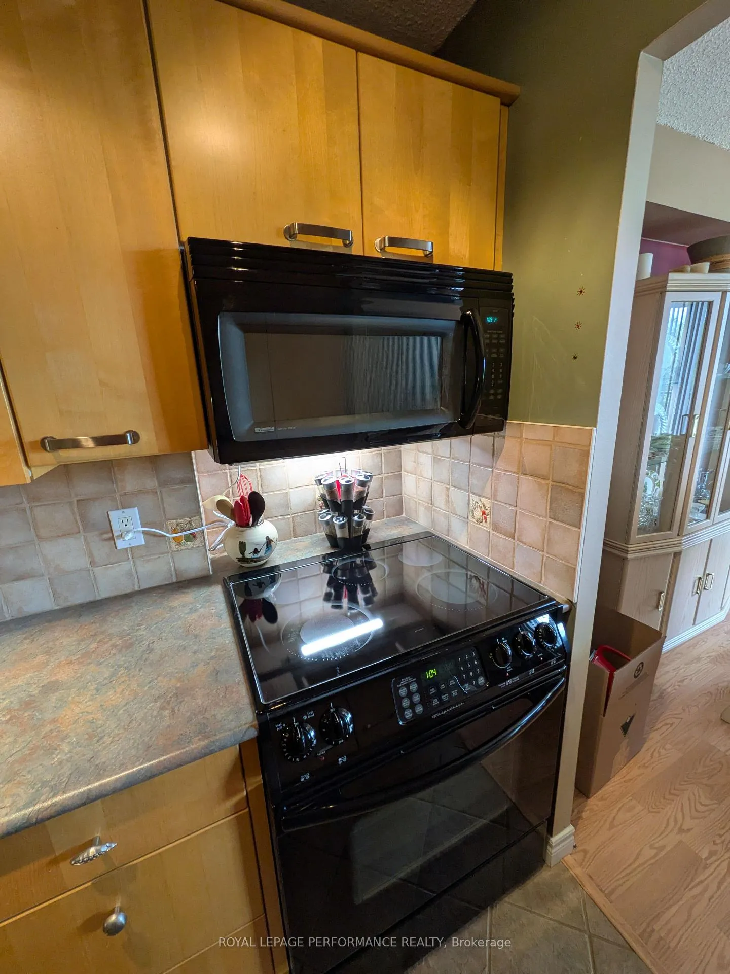 Photo 8 of Unit 309, 665 Bathgate Drive, Ottawa, Carson Meadows — HOMEH