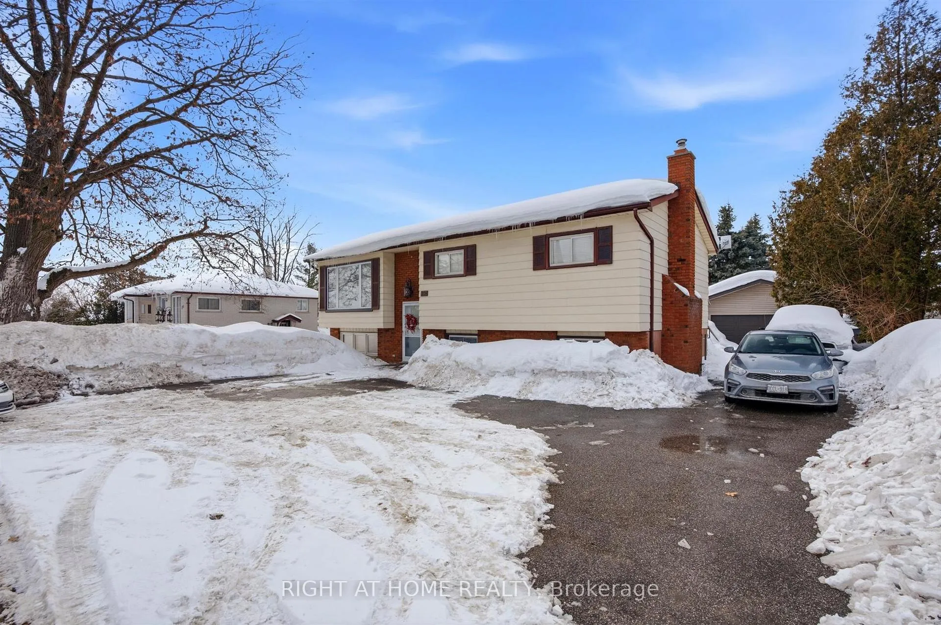Photo 2 of 198 Ferndale Drive N, Barrie, Edgehill Drive — HOMEH