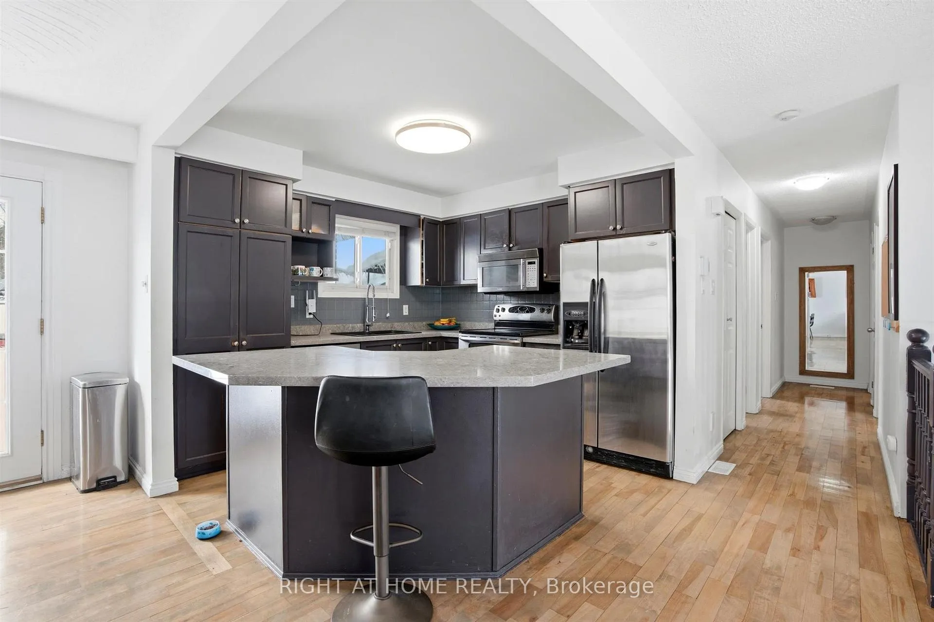 Photo 4 of 198 Ferndale Drive N, Barrie, Edgehill Drive — HOMEH