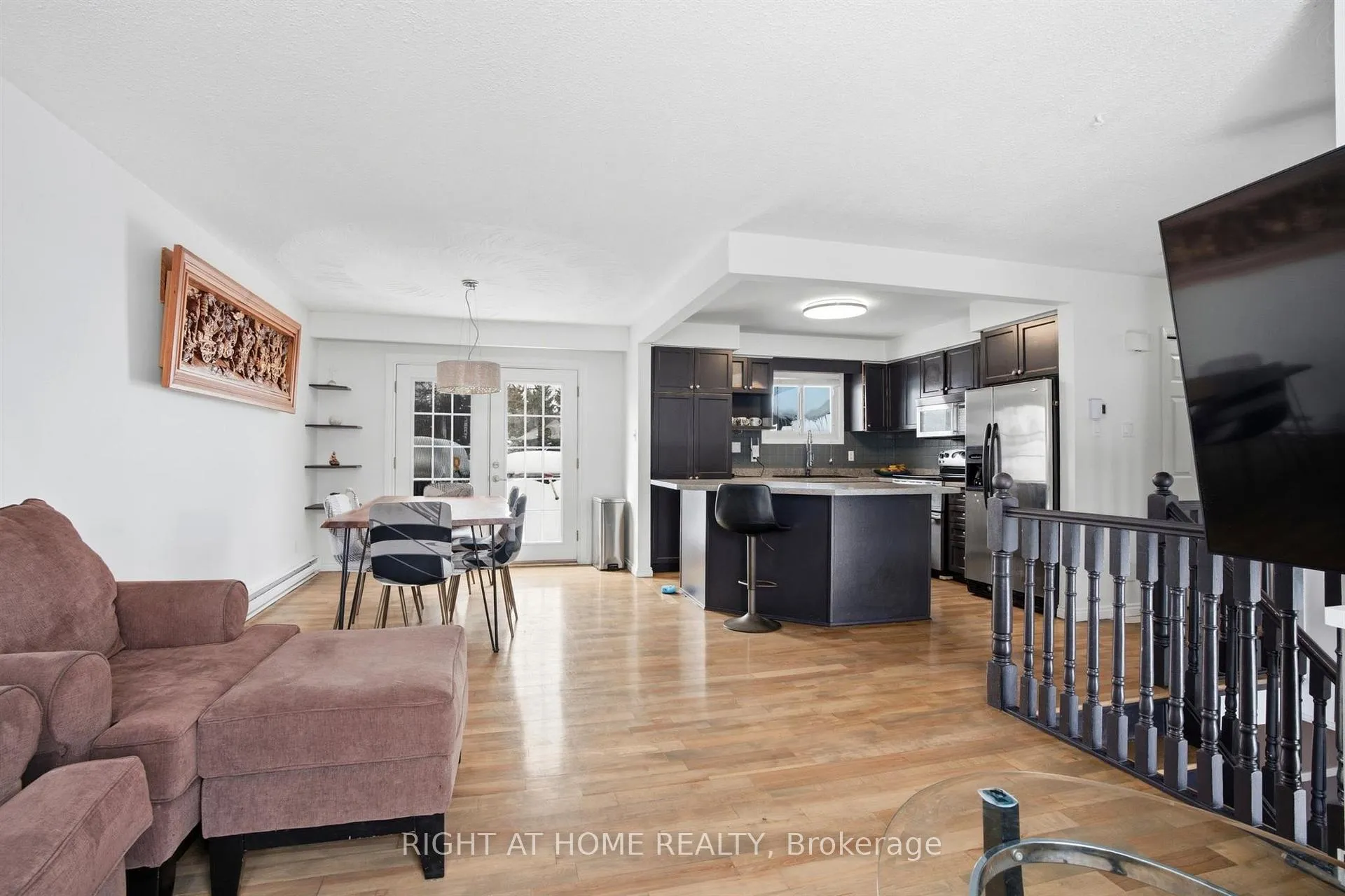 Photo 9 of 198 Ferndale Drive N, Barrie, Edgehill Drive — HOMEH