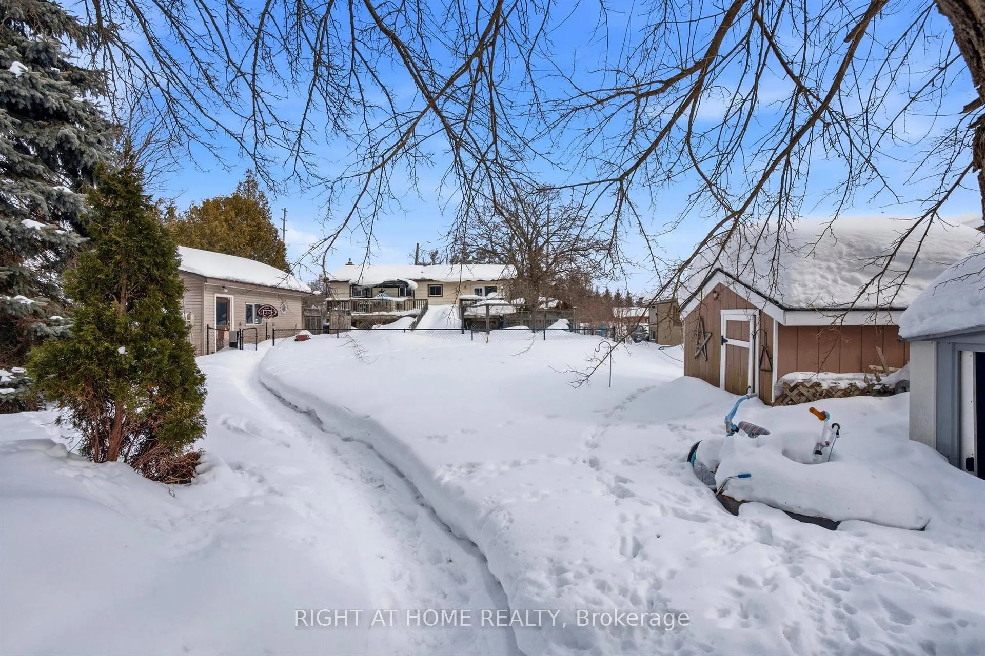 Photo 19 of 198 Ferndale Drive N, Barrie, Edgehill Drive — HOMEH