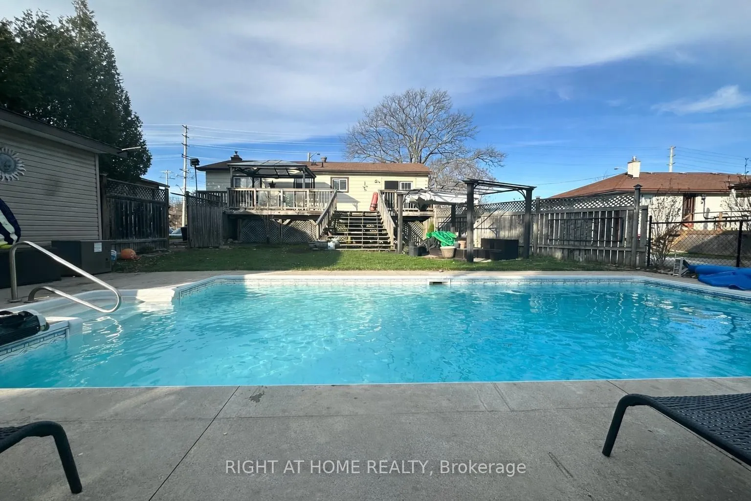 Photo 20 of 198 Ferndale Drive N, Barrie, Edgehill Drive — HOMEH