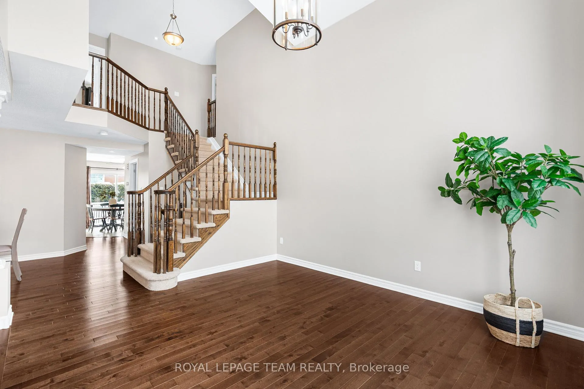 Photo 10 of 228 Branthaven Street, Ottawa, Avalon East — HOMEH