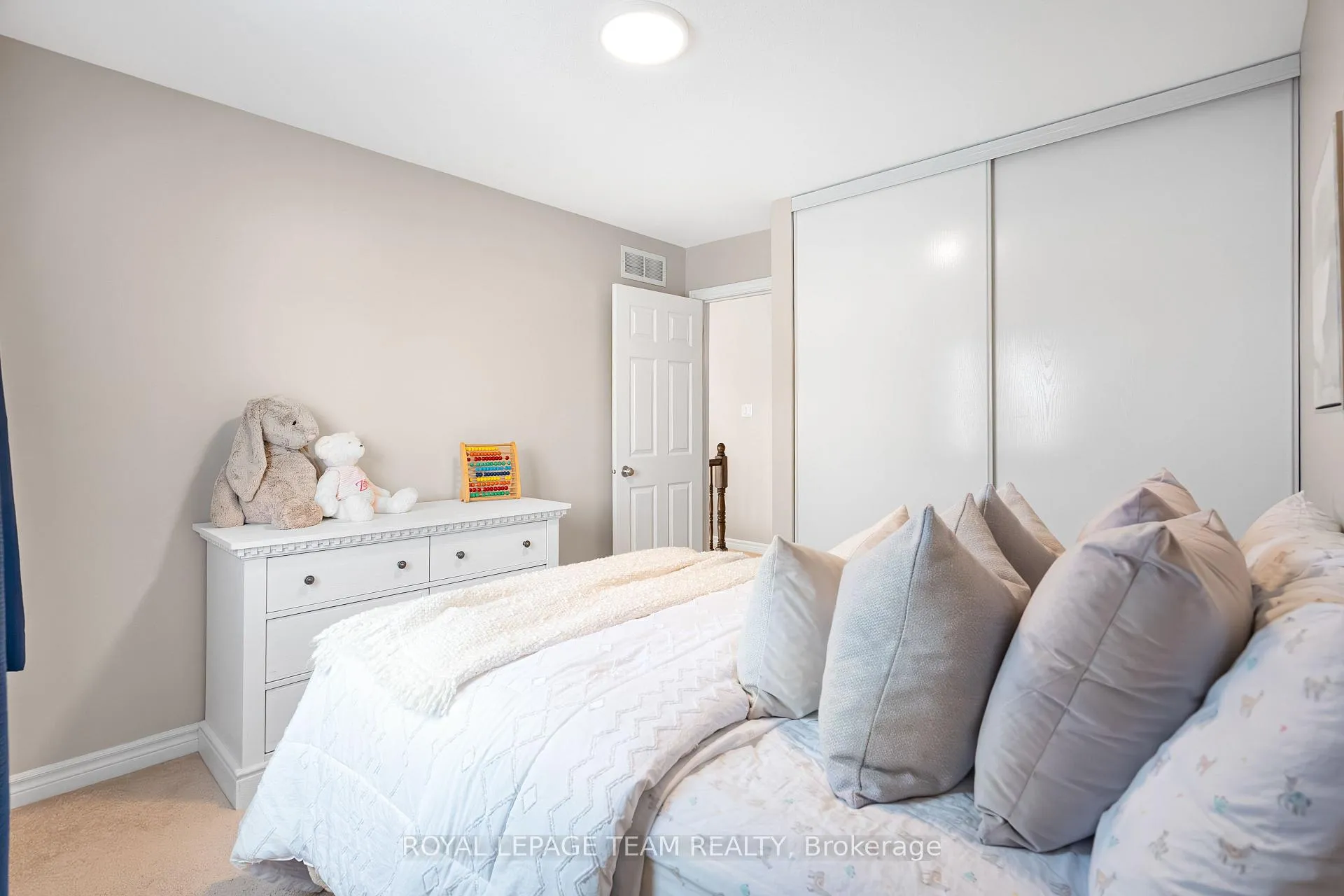 Photo 38 of 228 Branthaven Street, Ottawa, Avalon East — HOMEH