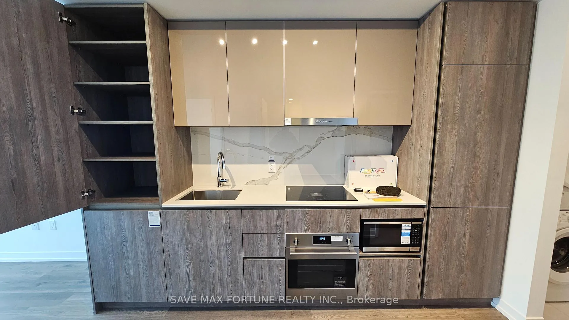 Photo 8 of Unit 5710, 8 Interchange Way, Vaughan, Vaughan Corporate Centre — HOMEH