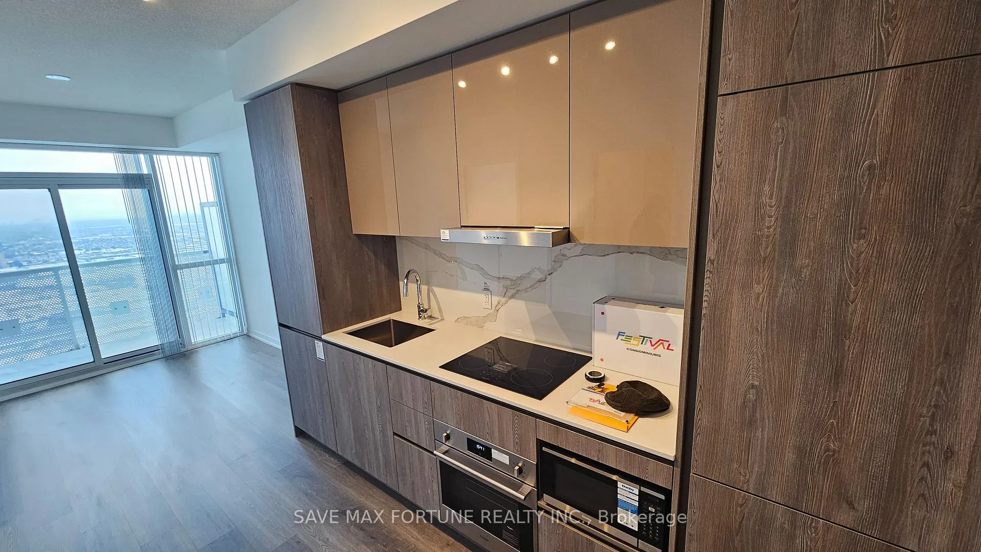 Photo 9 of Unit 5710, 8 Interchange Way, Vaughan, Vaughan Corporate Centre — HOMEH