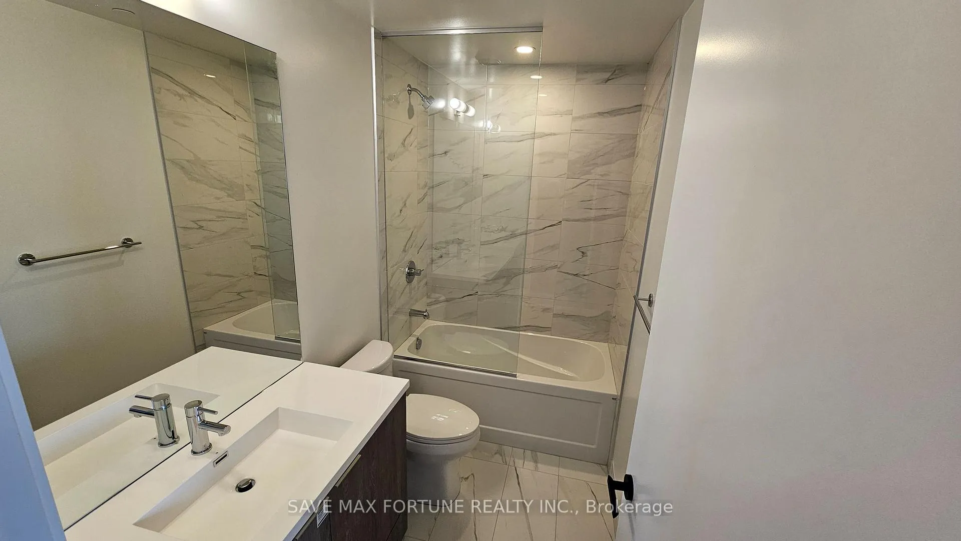 Photo 18 of Unit 5710, 8 Interchange Way, Vaughan, Vaughan Corporate Centre — HOMEH