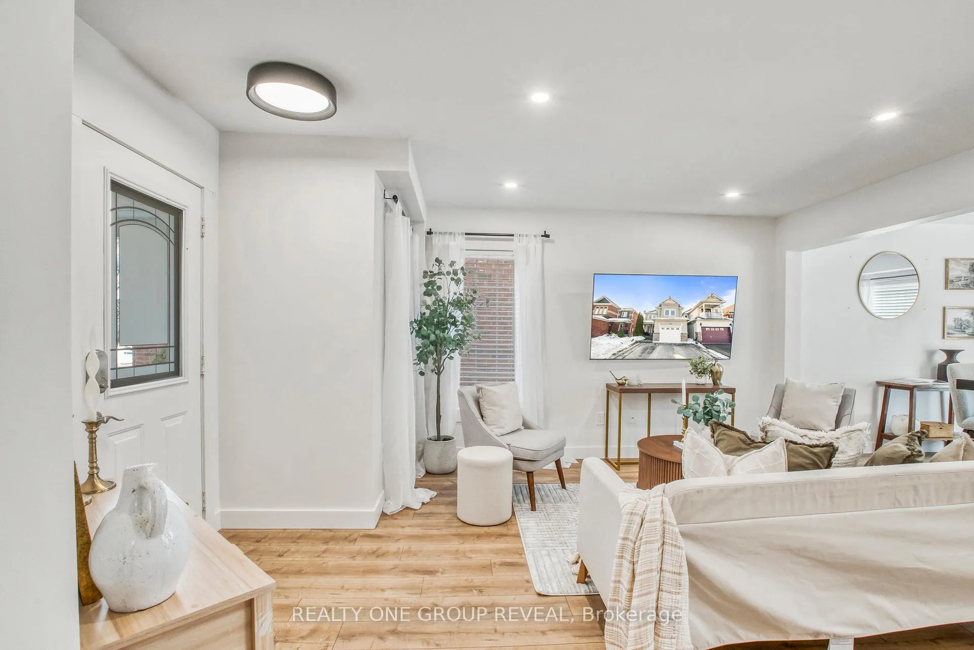 Photo 8 of 18 Harmer Drive, Clarington, Newcastle — HOMEH